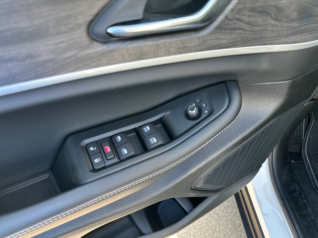 New 2026 Jeep Grand Cherokee Altitude RWD image 19