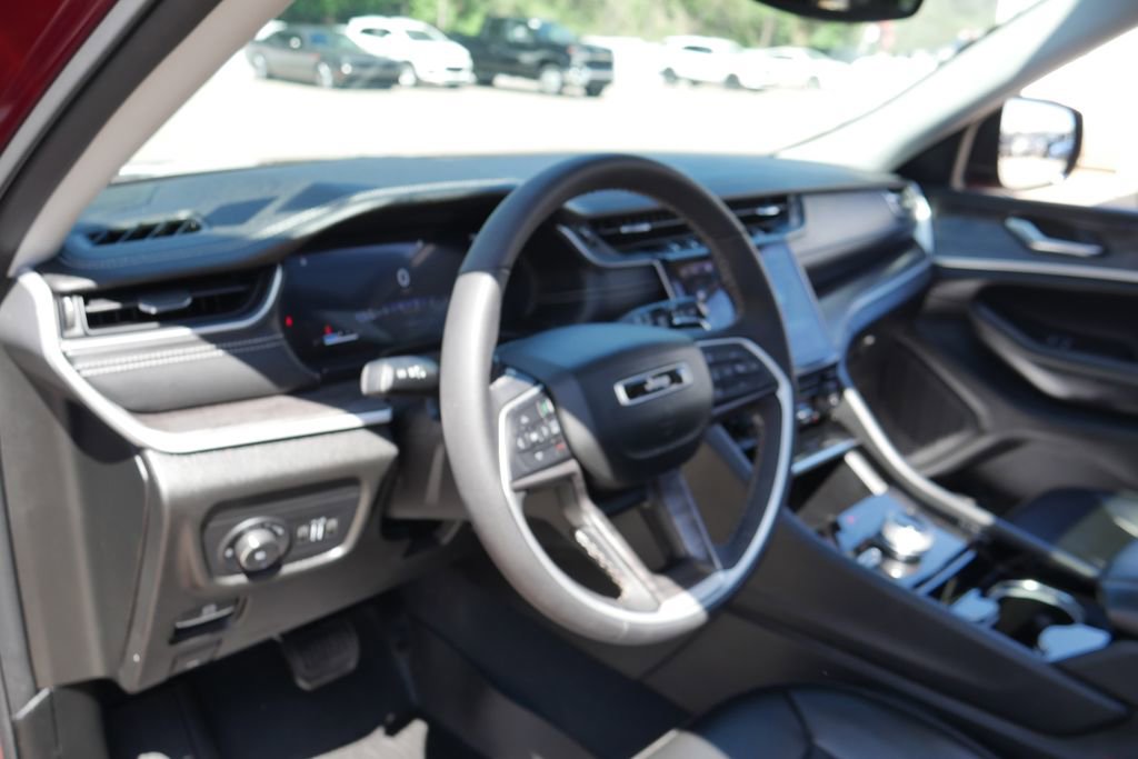 Used 2023 Jeep Grand Cherokee Limited image 10