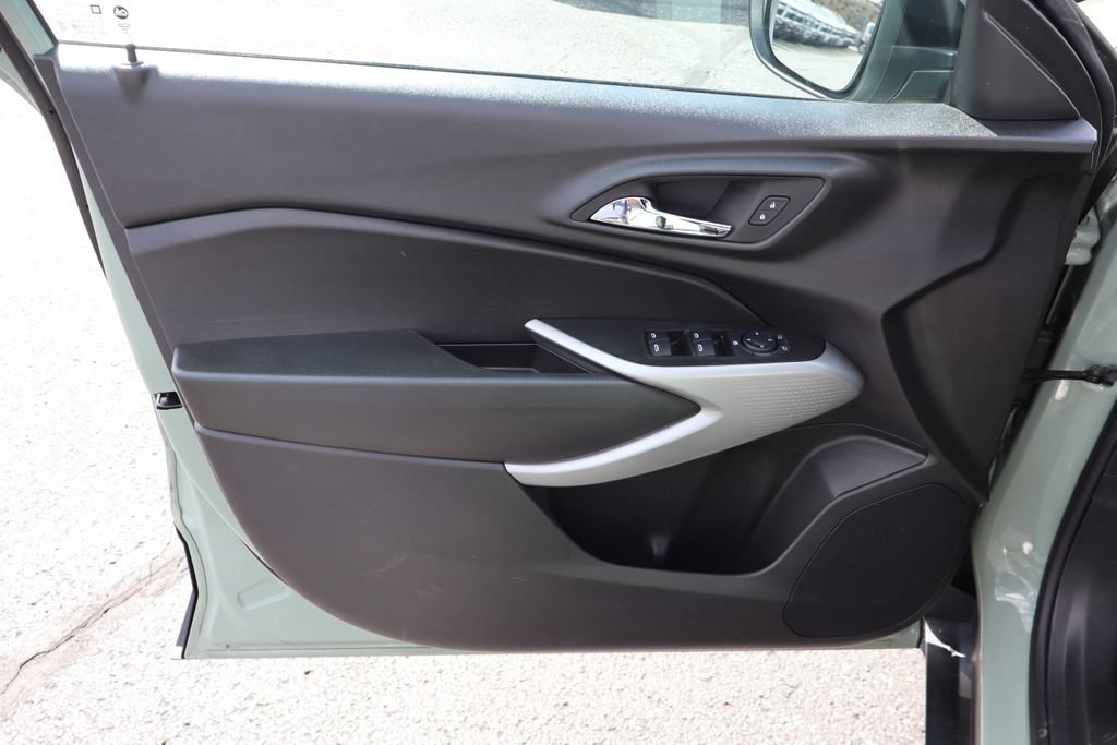 Used 2024 Chevrolet Trax RS w/ Driver Confidence Package FWD image 19