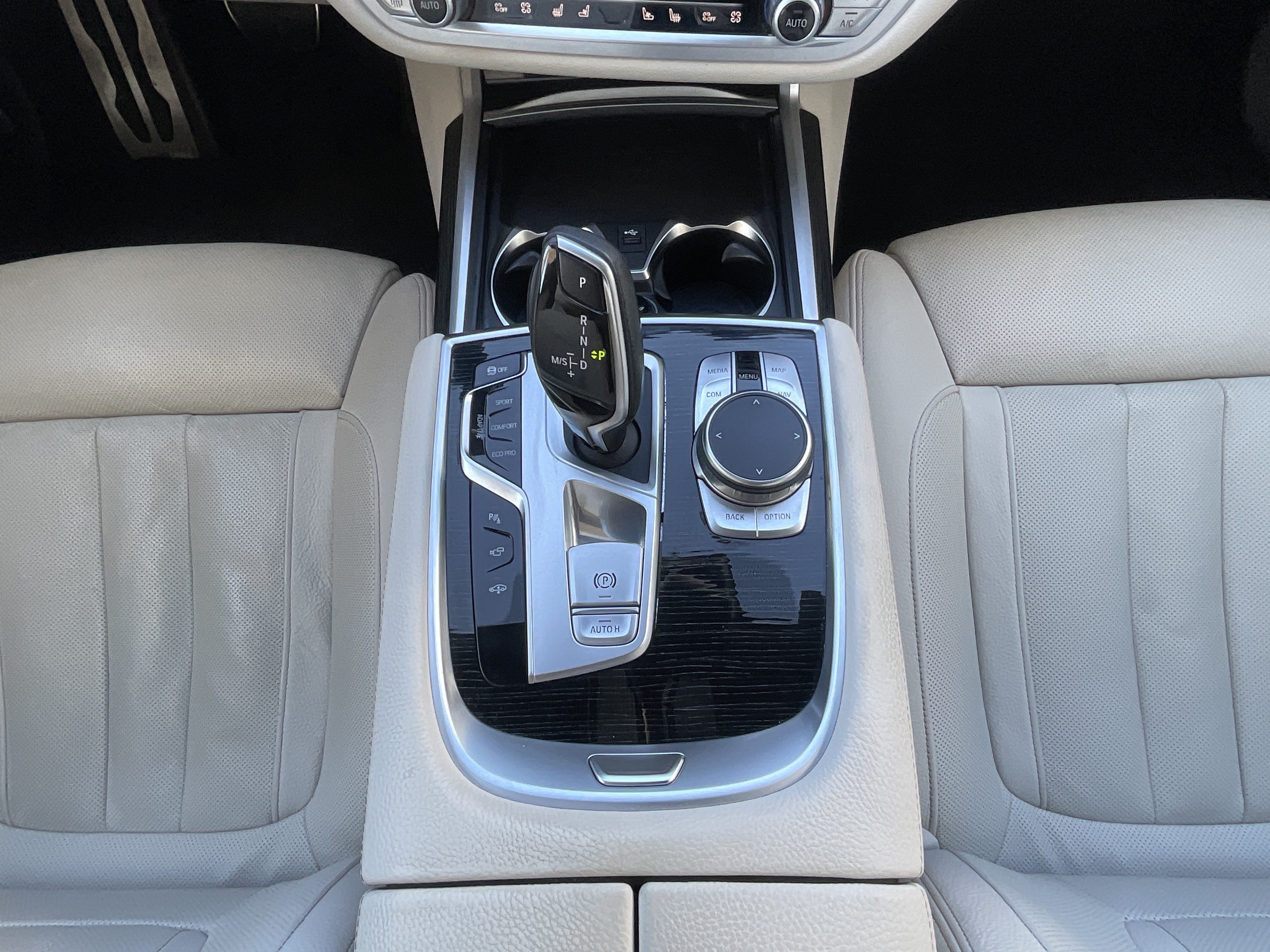Used 2020 BMW 740i w/ M Sport Package RWD image 21