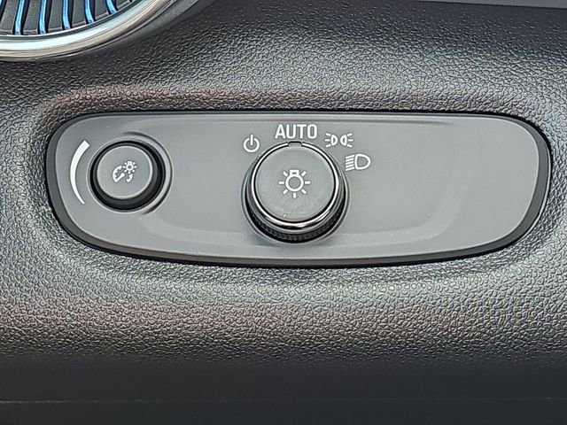 New 2026 Chevrolet Trax LT w/ Midnight Edition FWD image 18