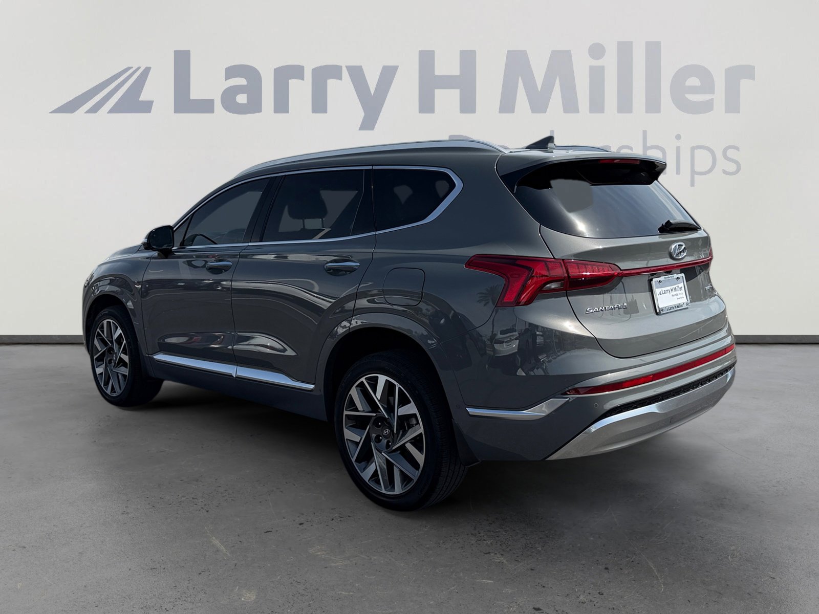 Used 2023 Hyundai Santa Fe Calligraphy image 3