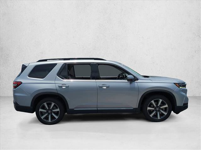 Used 2025 Honda Pilot Touring image 4