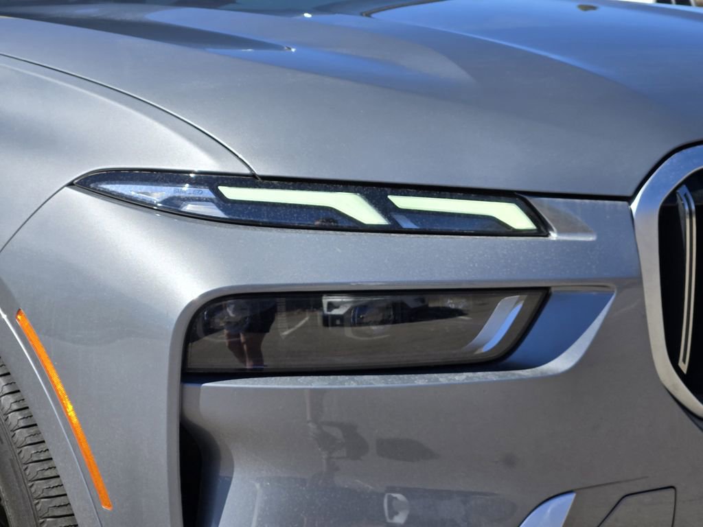 Used 2024 BMW X7 xDrive40i w/ Premium Package image 8