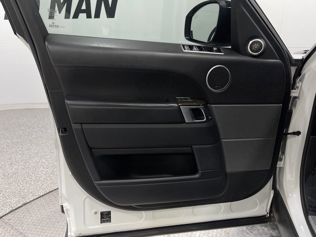 Used 2018 Land Rover Range Rover Sport HSE Dynamic image 16