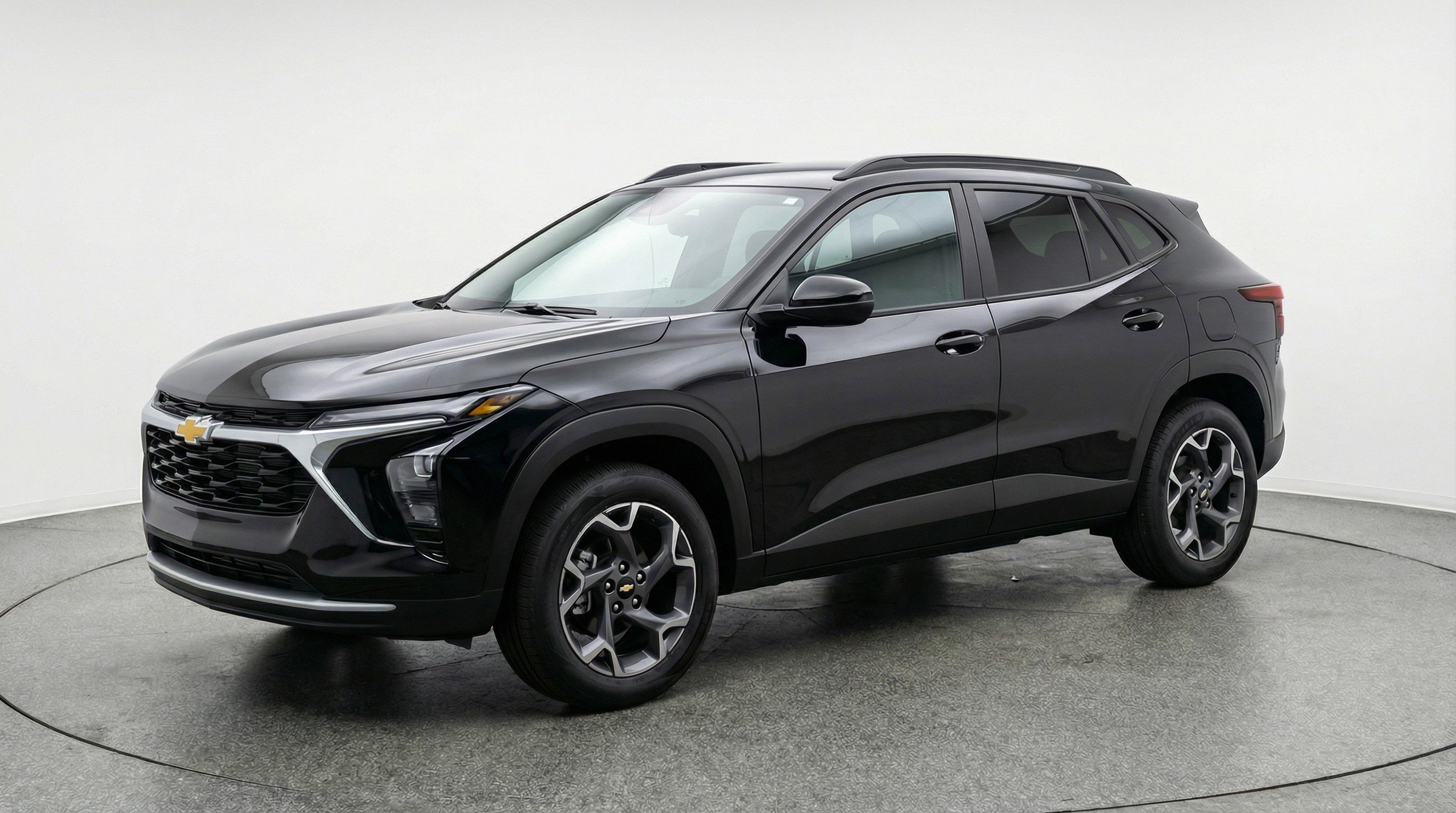 Used 2025 Chevrolet Trax LT image 3