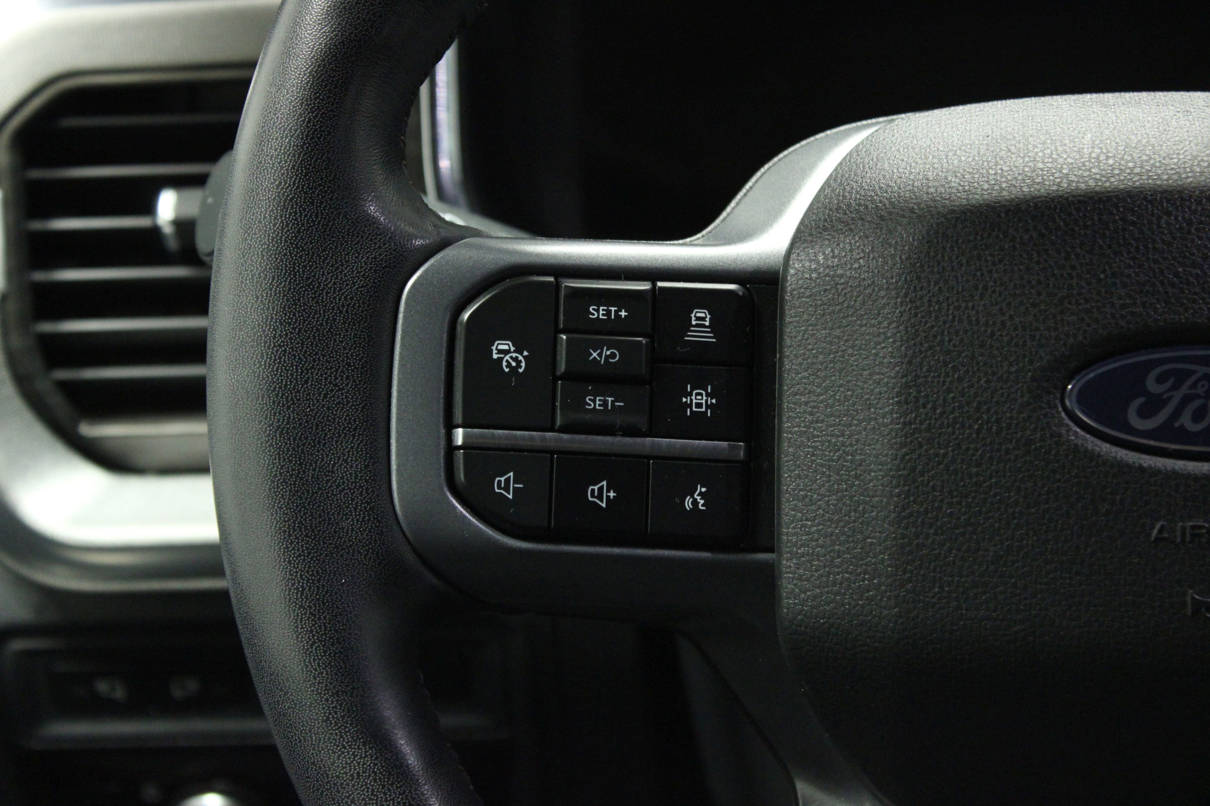 Used 2024 Ford F150 Lariat image 23