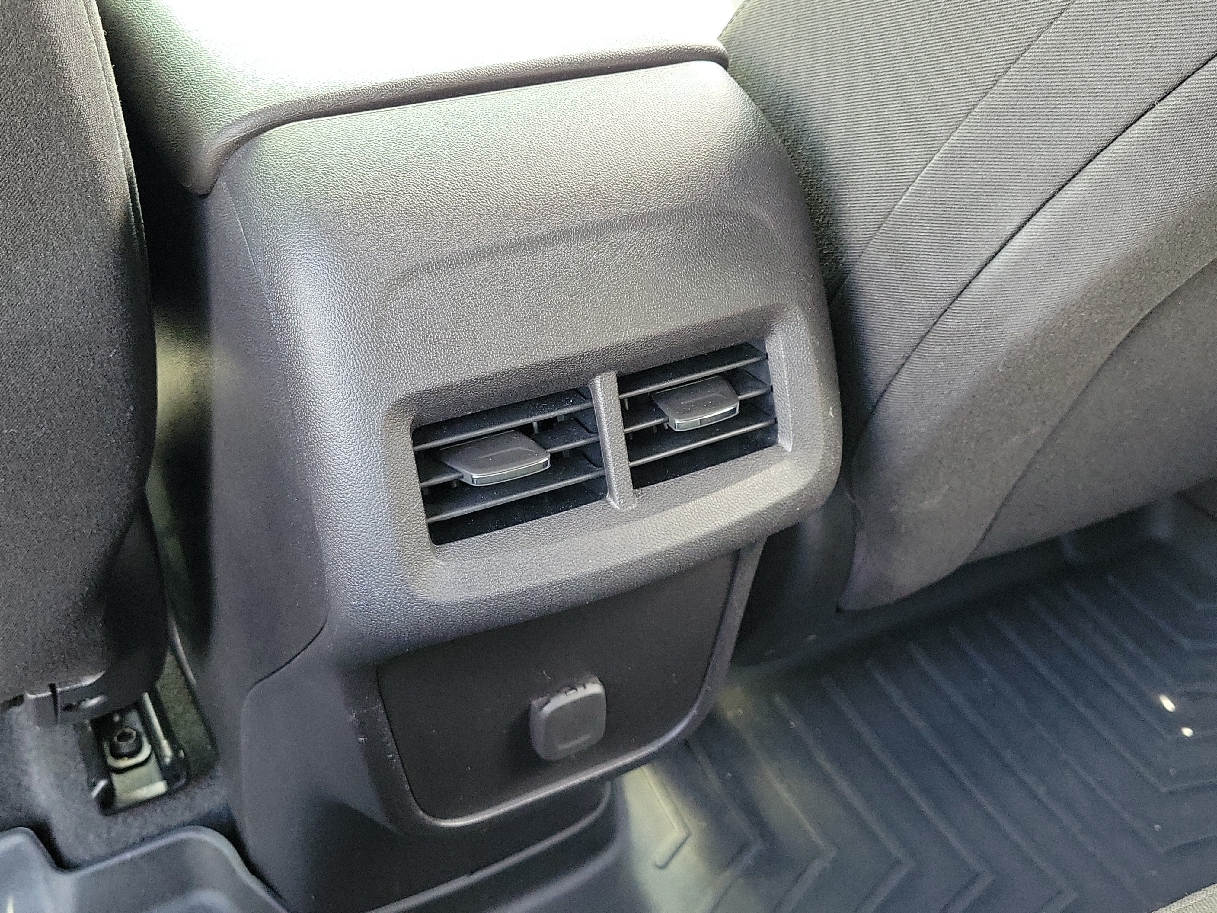 Used 2018 Chevrolet Equinox LT FWD image 15