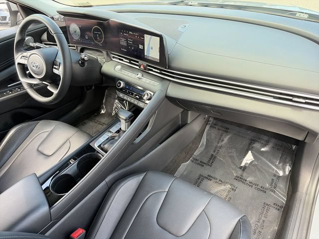 Used 2023 Hyundai Elantra Limited w/ Preferred Accessory Package FWD image 13