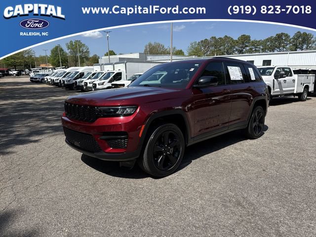 Used 2024 Jeep Grand Cherokee Altitude image 4