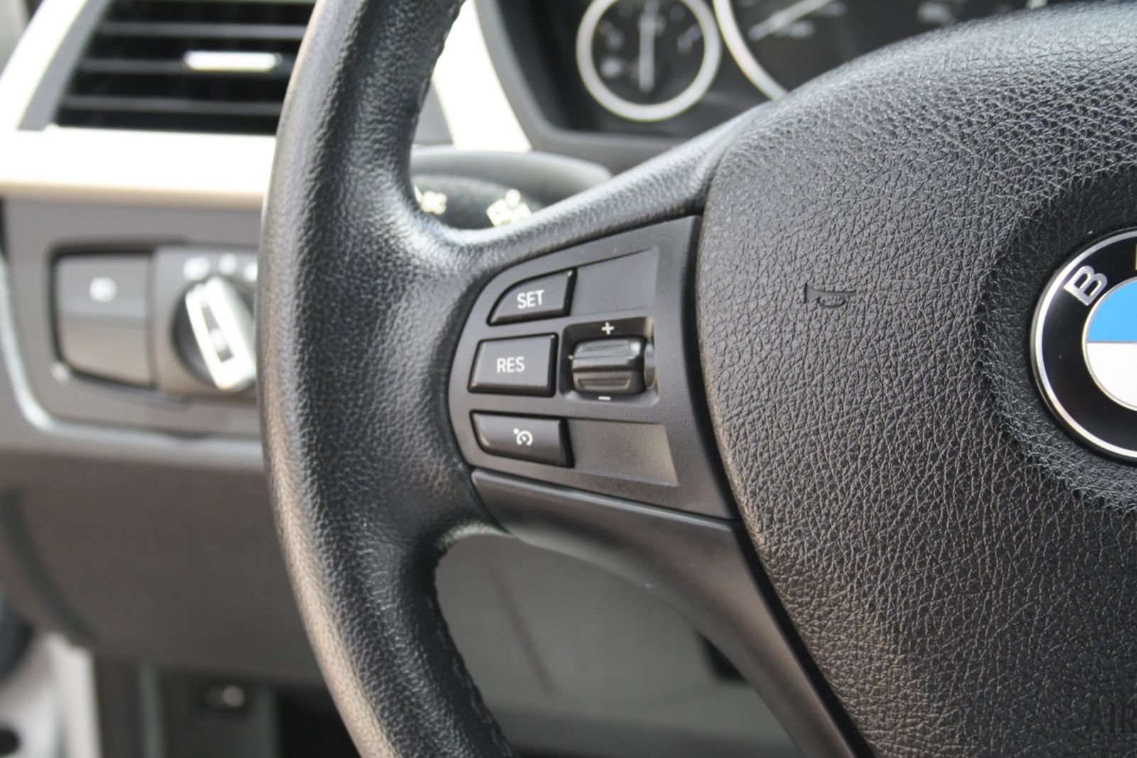Used 2014 BMW 320i Sedan RWD image 12