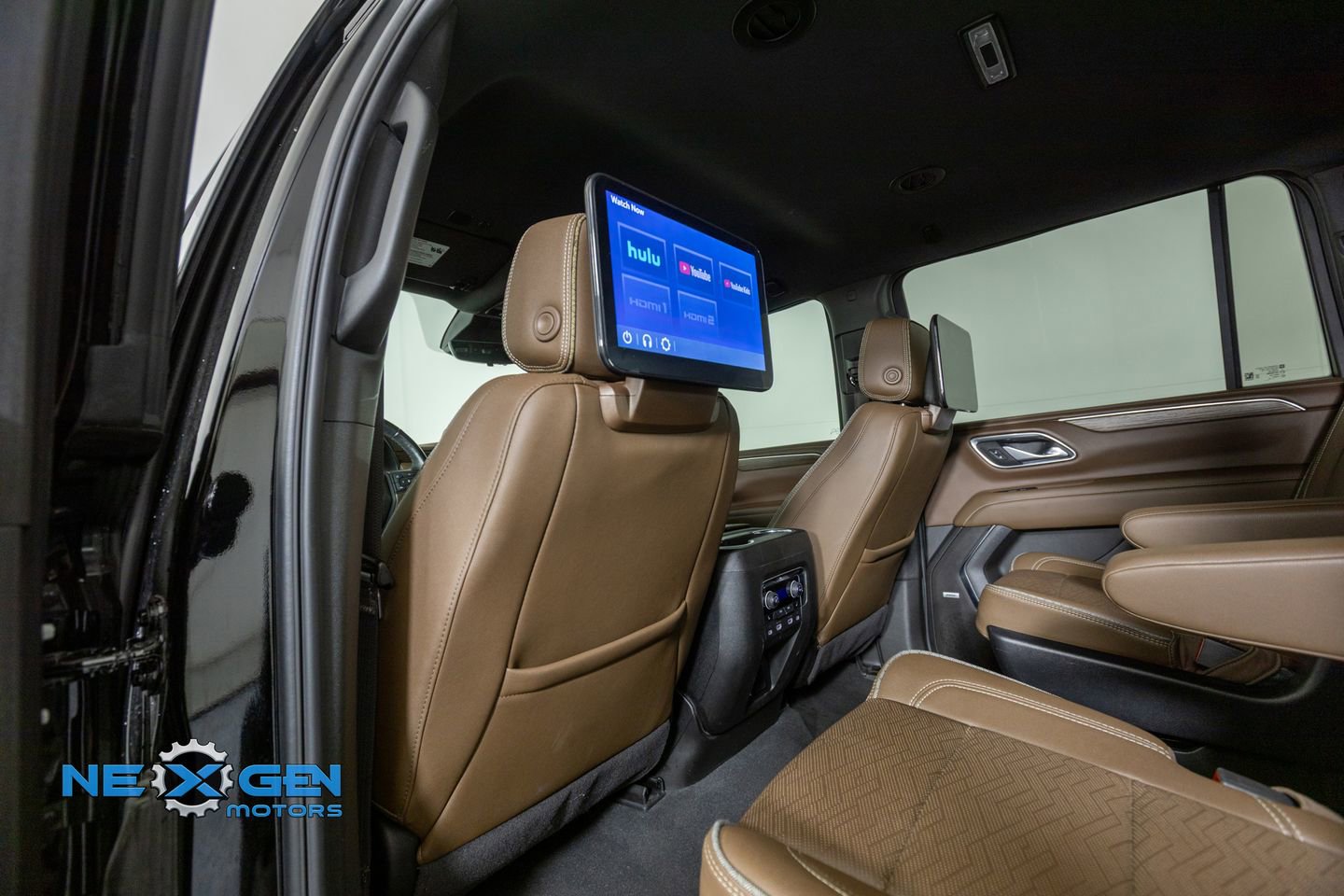 Used 2024 Chevrolet Suburban High Country w/ Advanced Technology Package image 27