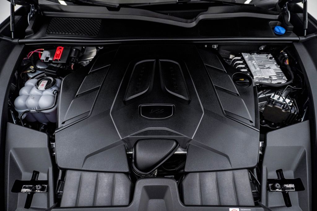 Certified 2025 Porsche Cayenne image 28