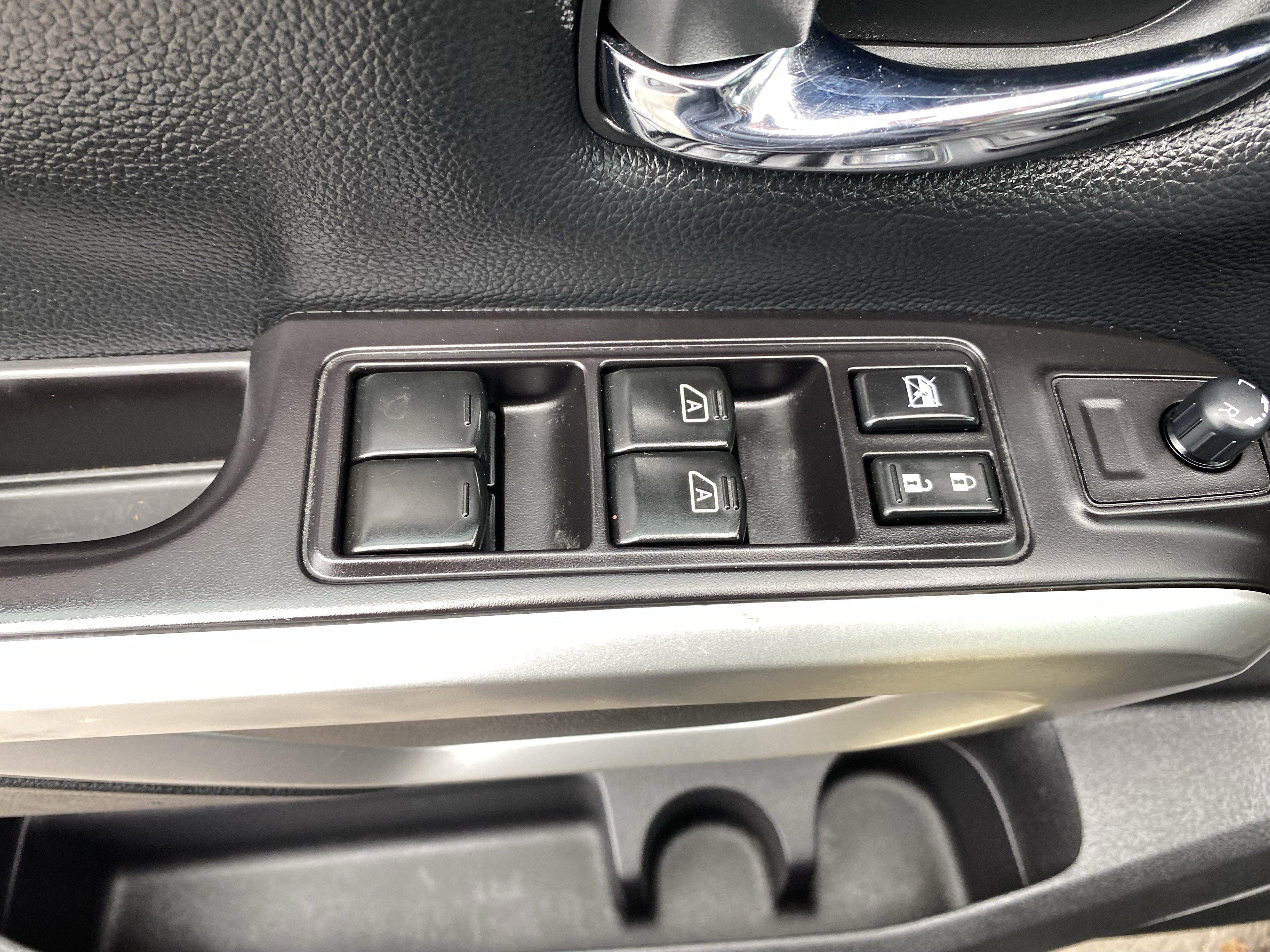 Used 2021 Nissan Titan SV w/ SV Convenience Package RWD image 19