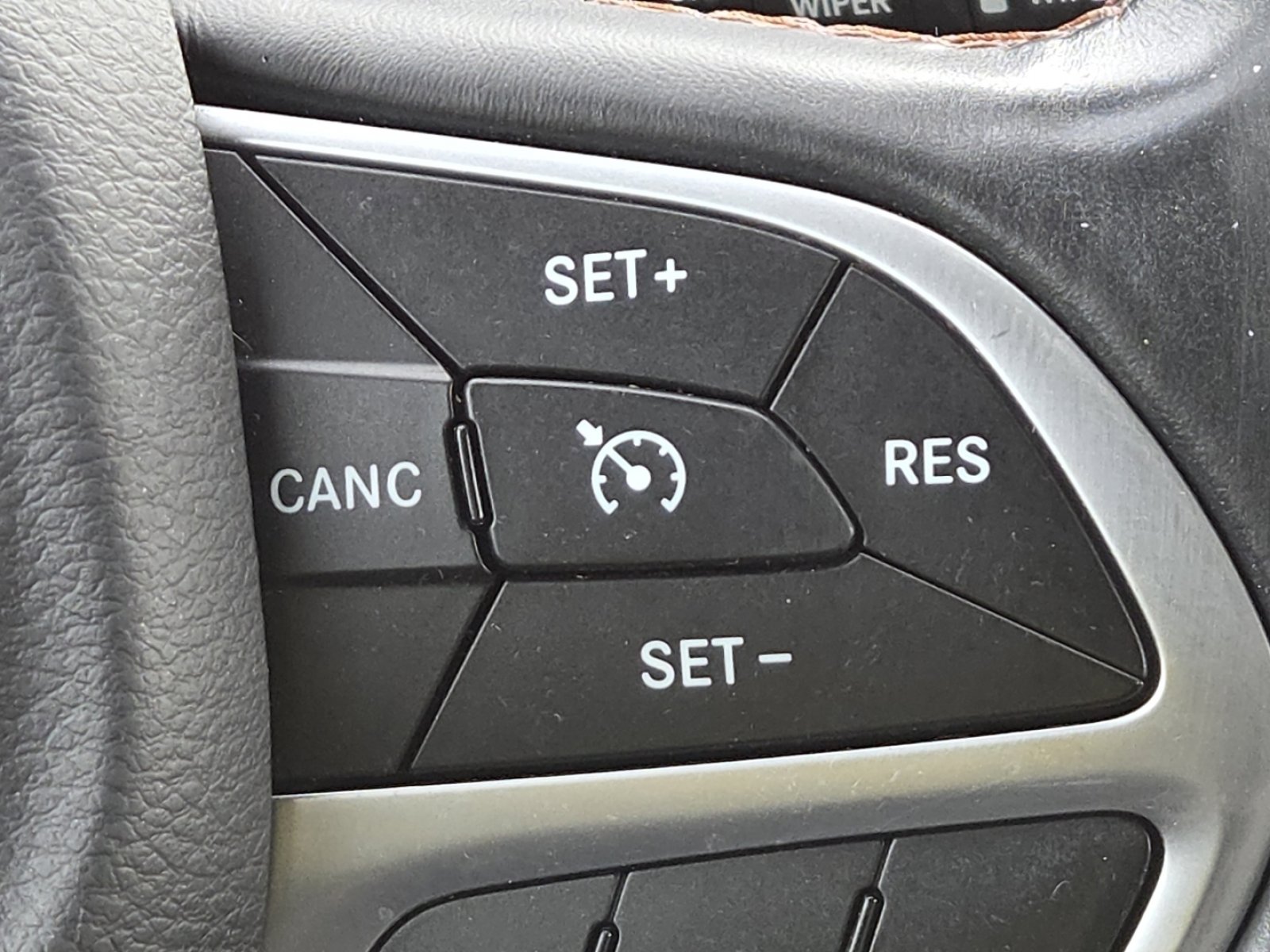 Used 2017 Chrysler Pacifica Touring-L w/ Tire & Wheel Group image 6