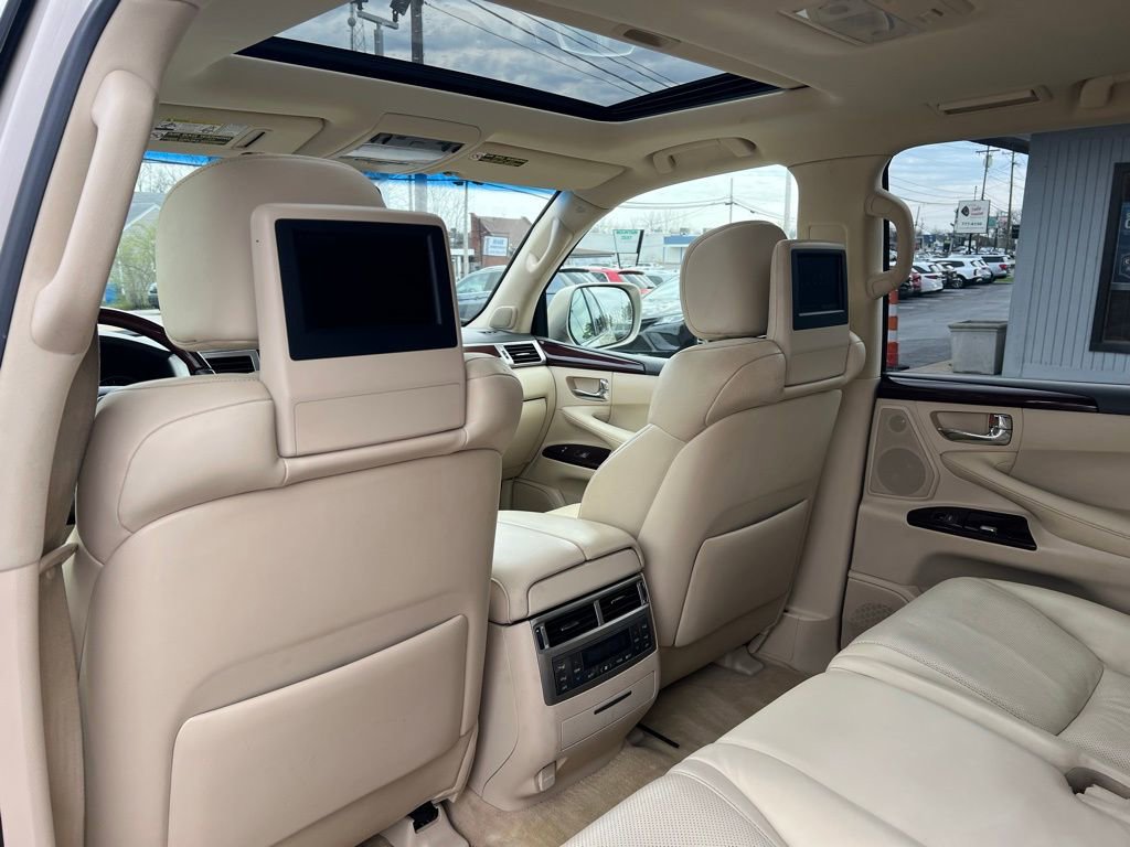 Used 2013 Lexus LX 570 4WD w/ Luxury Pkg image 17
