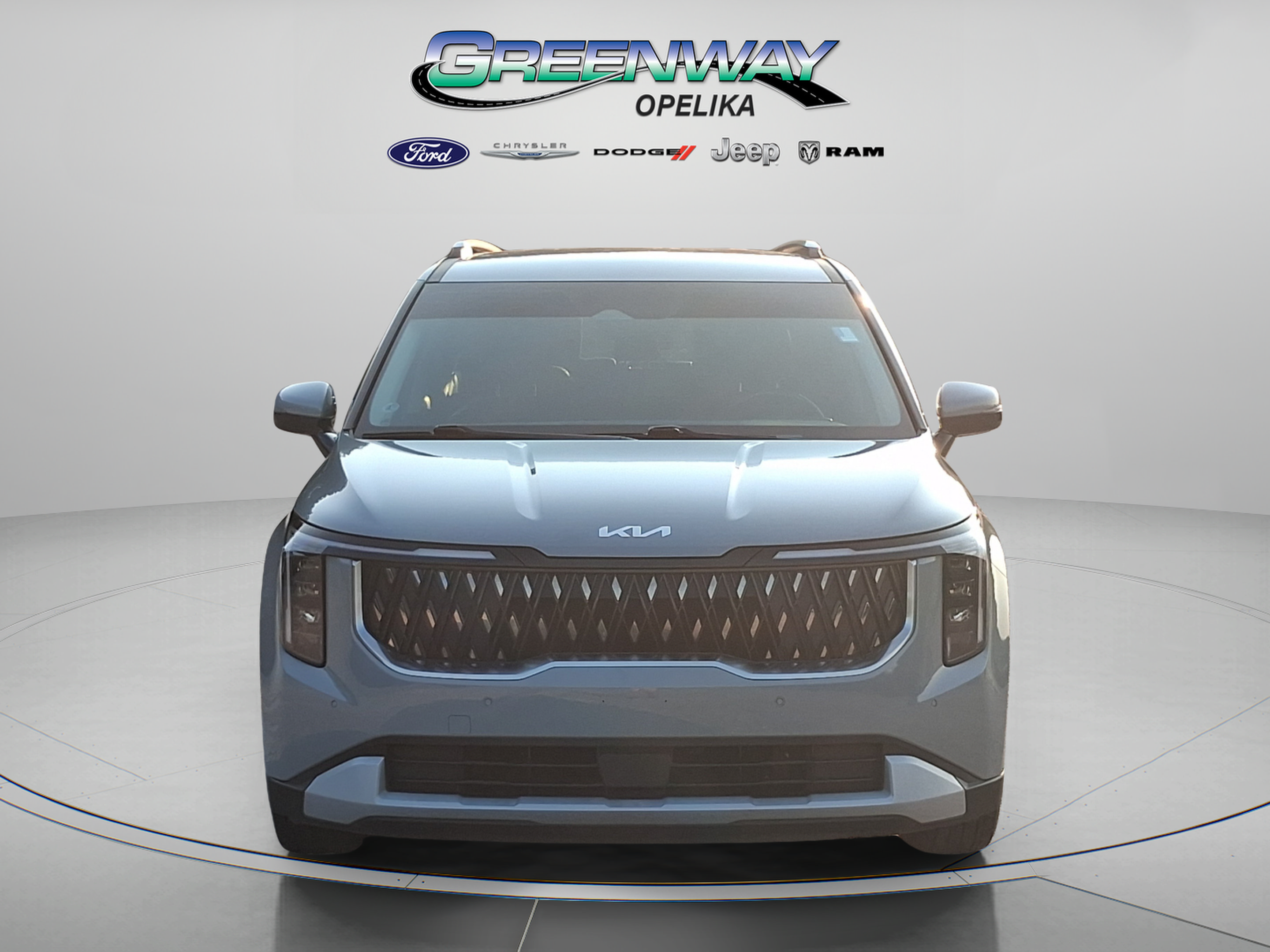 Used 2025 Kia Carnival EX FWD image 2