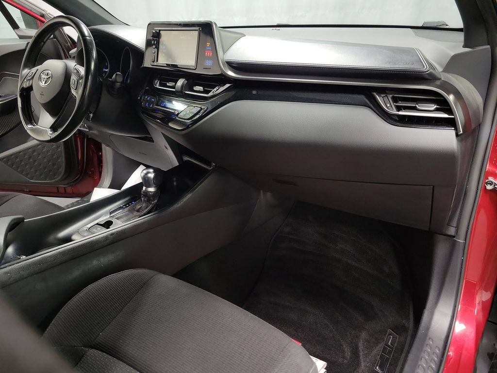 Used 2018 Toyota C-HR XLE FWD image 32