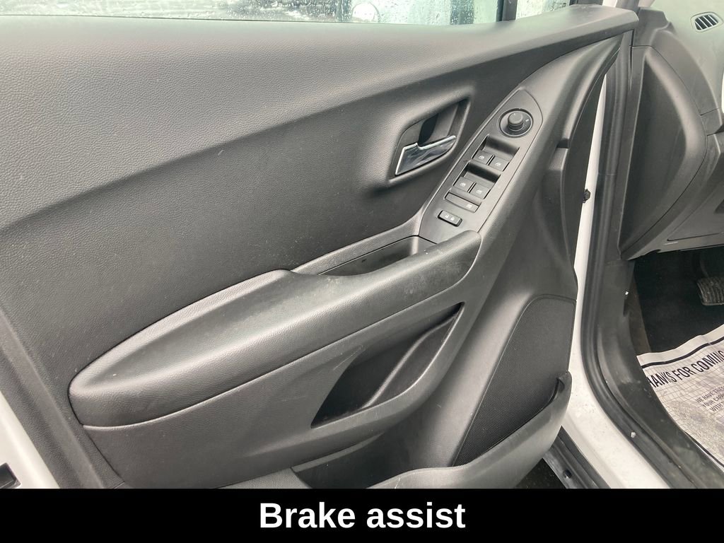 Used 2022 Chevrolet Trax LT w/ Driver Confidence Package image 13