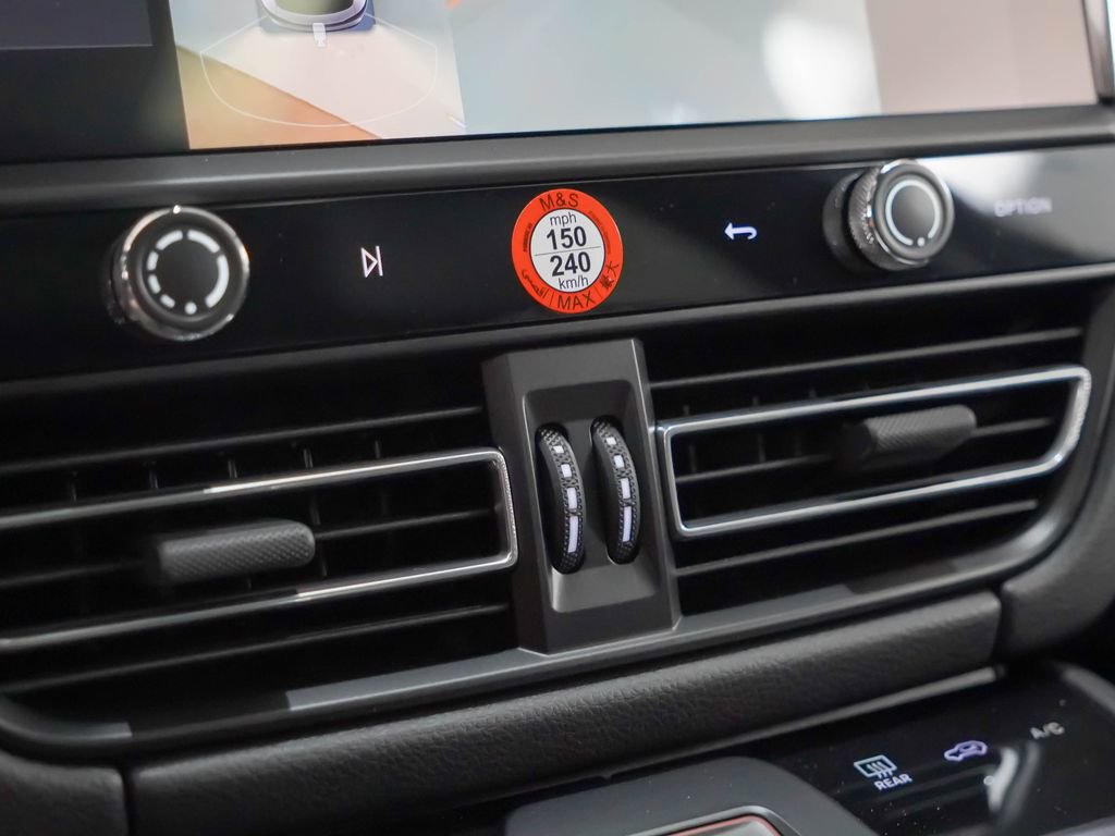 Certified 2025 Porsche Macan Turbo image 32