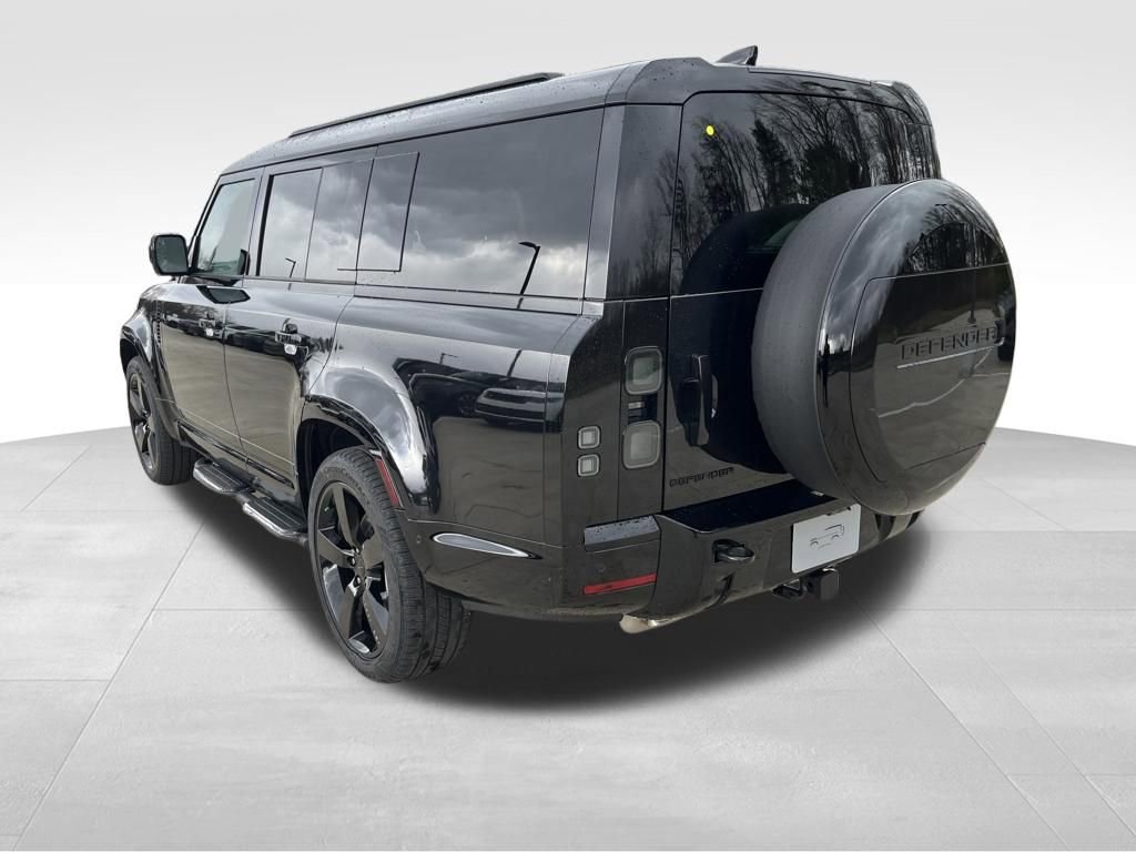 New 2026 Land Rover Defender 130 X-Dynamic SE image 3