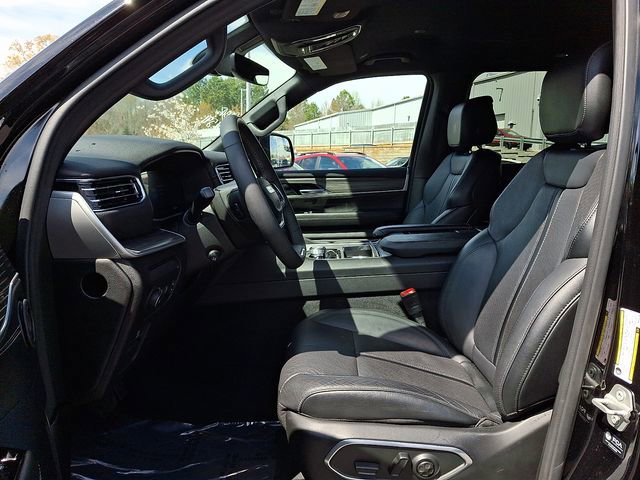 Used 2024 Jeep Wagoneer L Series II w/ Flexible Seating Group image 13