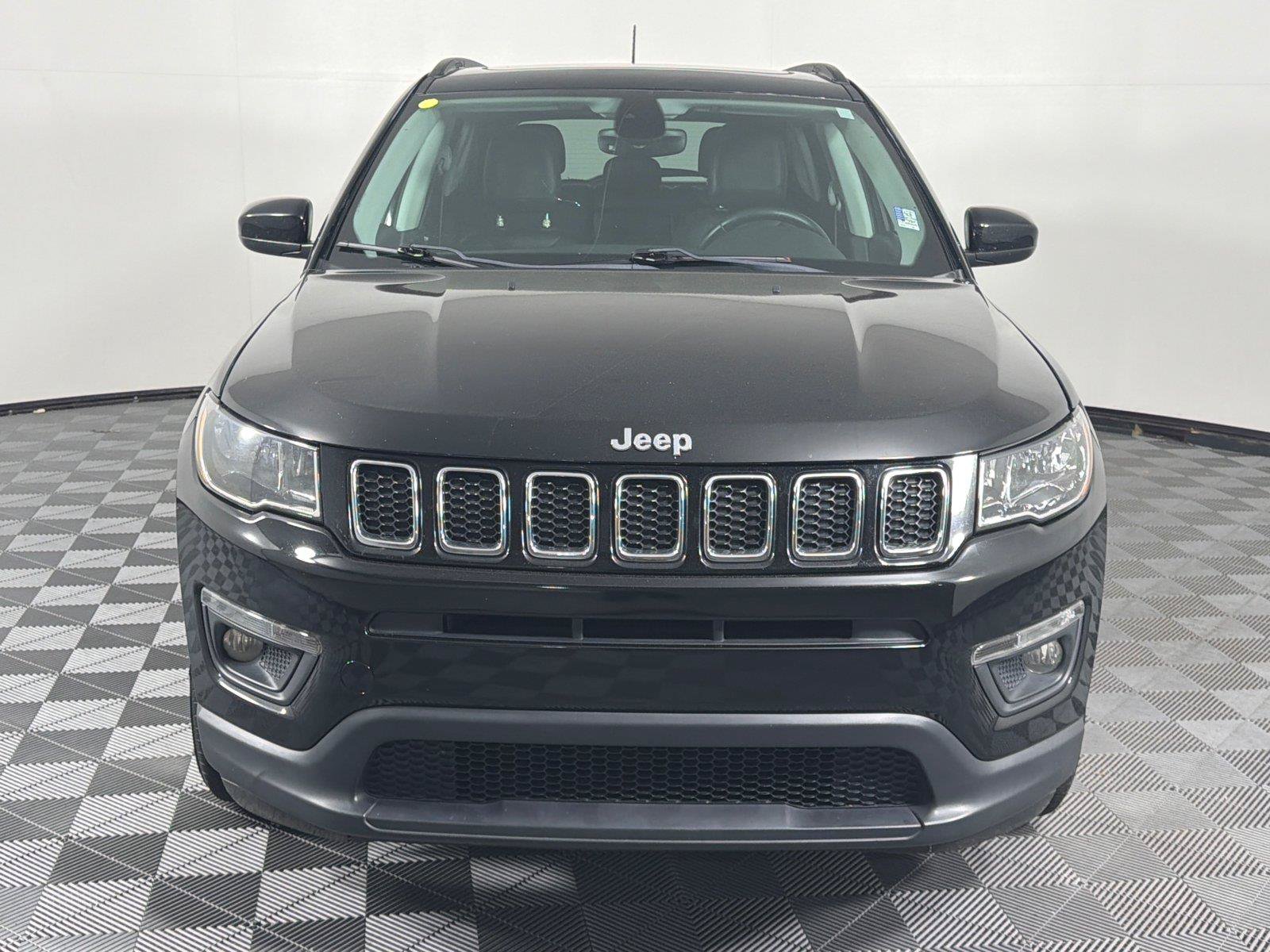 Used 2018 Jeep Compass Latitude w/ Popular Equipment Group FWD image 2