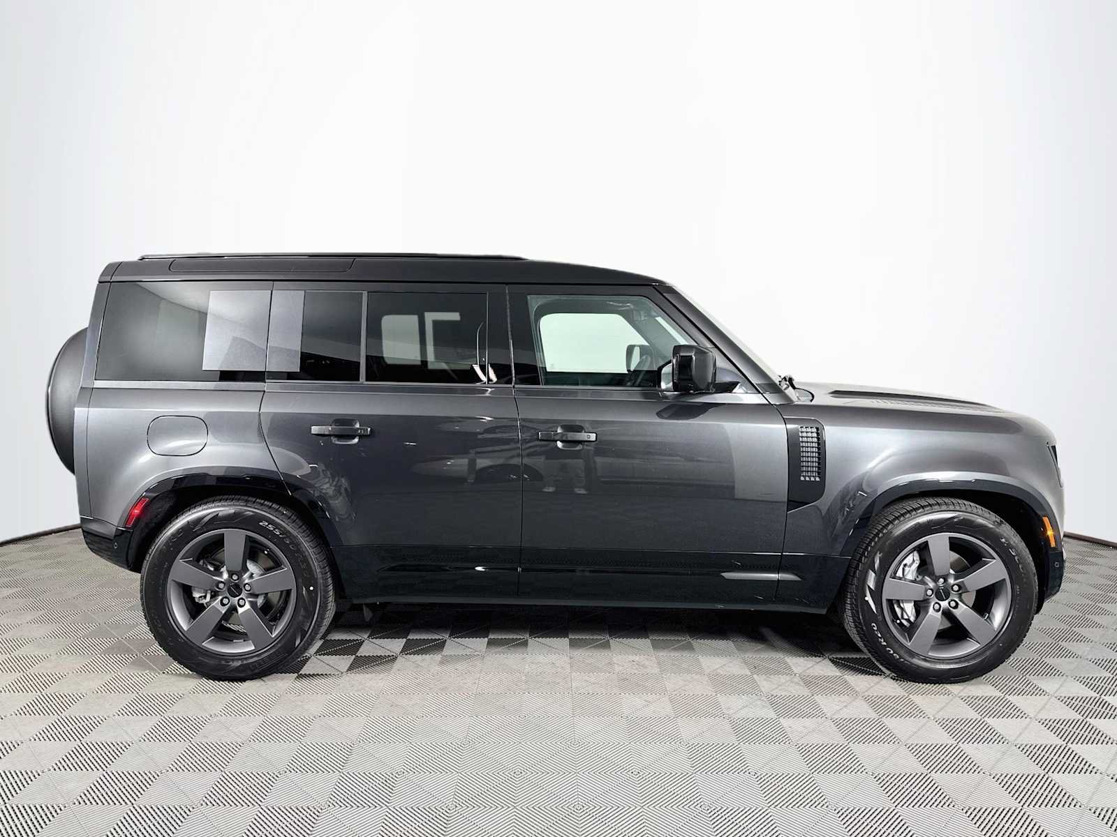 New 2026 Land Rover Defender 110 X-Dynamic SE AWD/4WD image 4