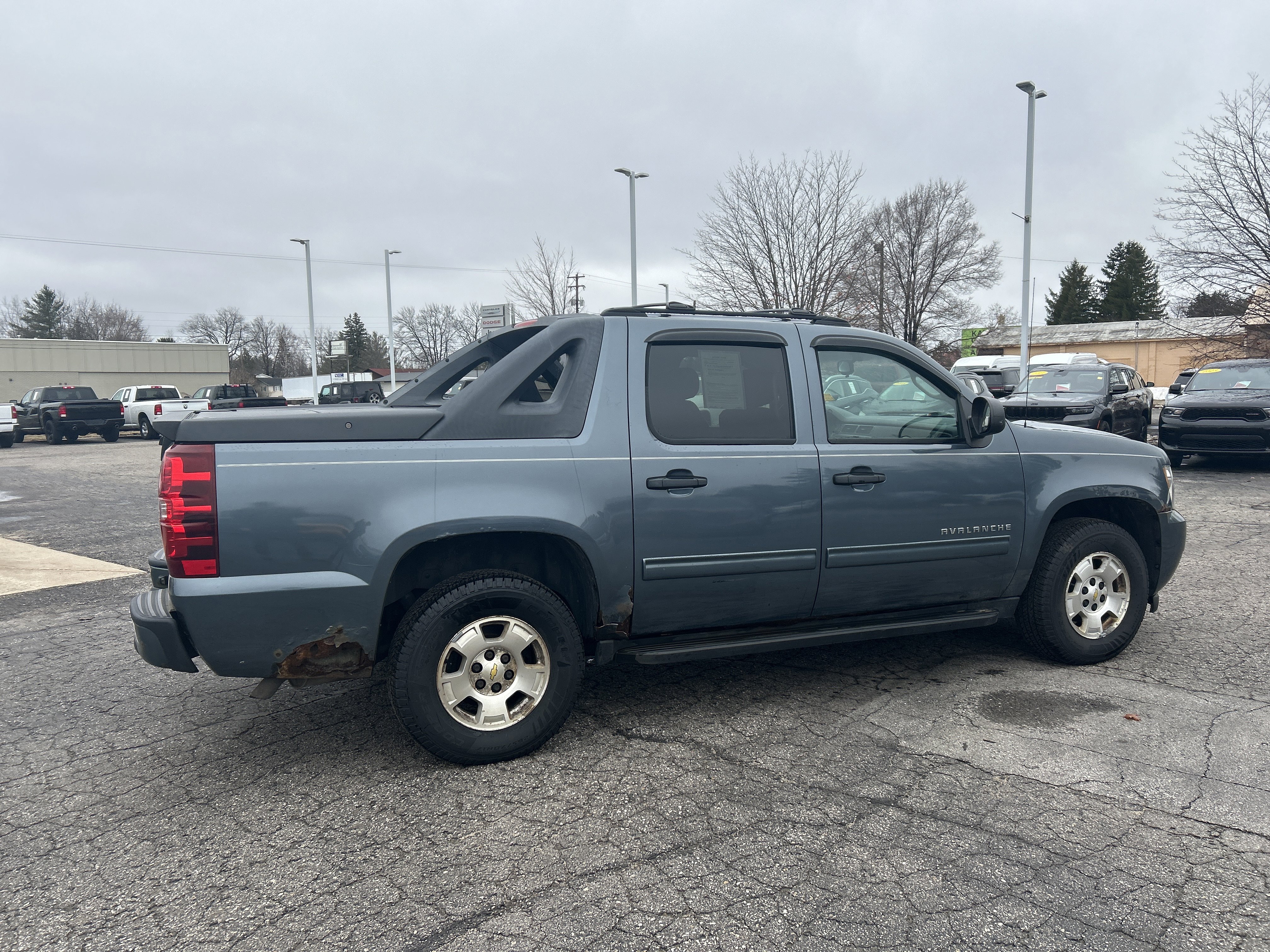 Used 2012 Chevrolet Avalanche LS image 4