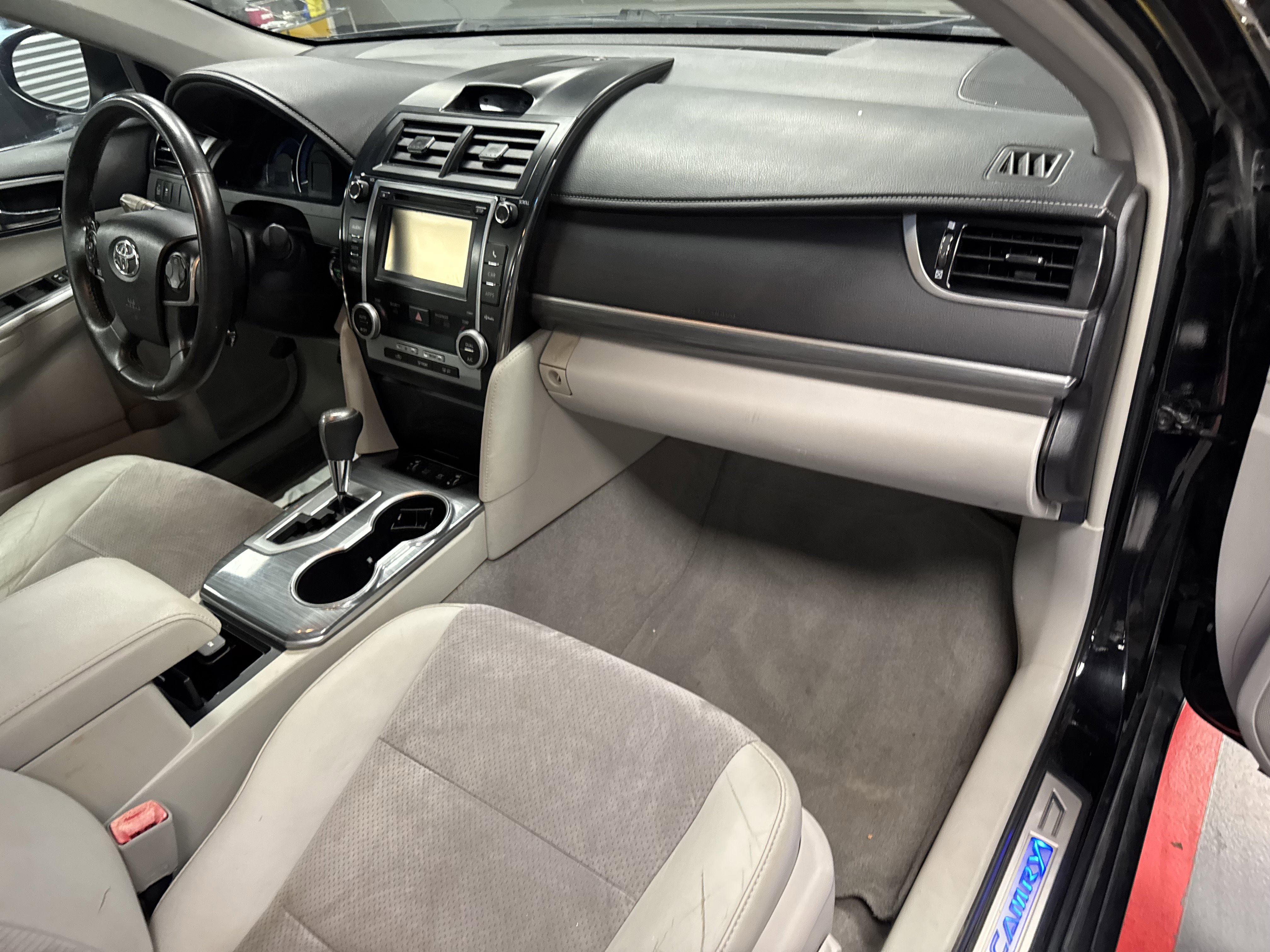 Used 2013 Toyota Camry LE image 12