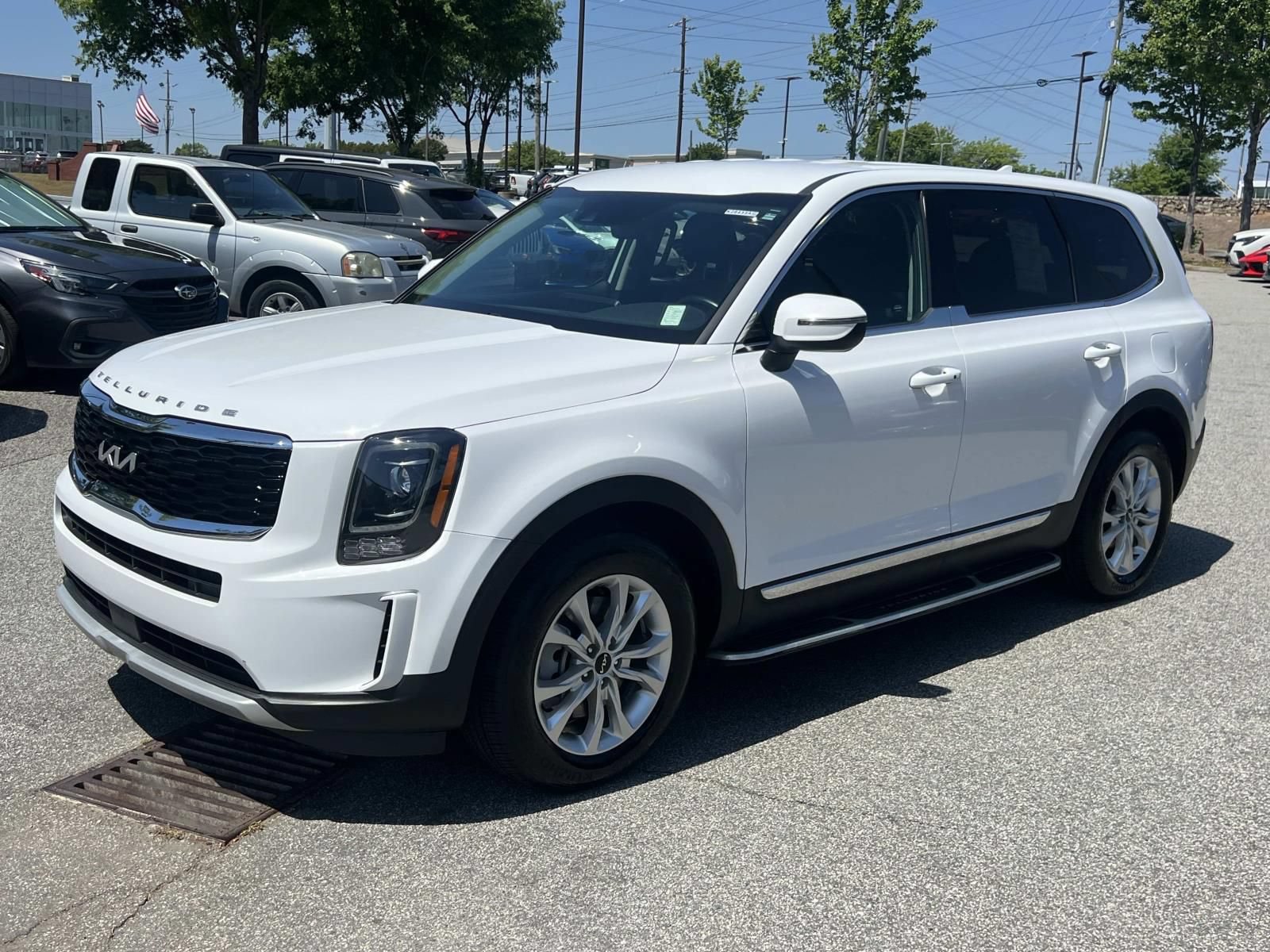 Used 2022 Kia Telluride LX AWD/4WD image 3