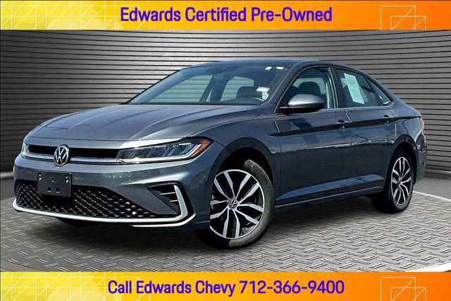 Used 2025 Volkswagen Jetta SE image 1