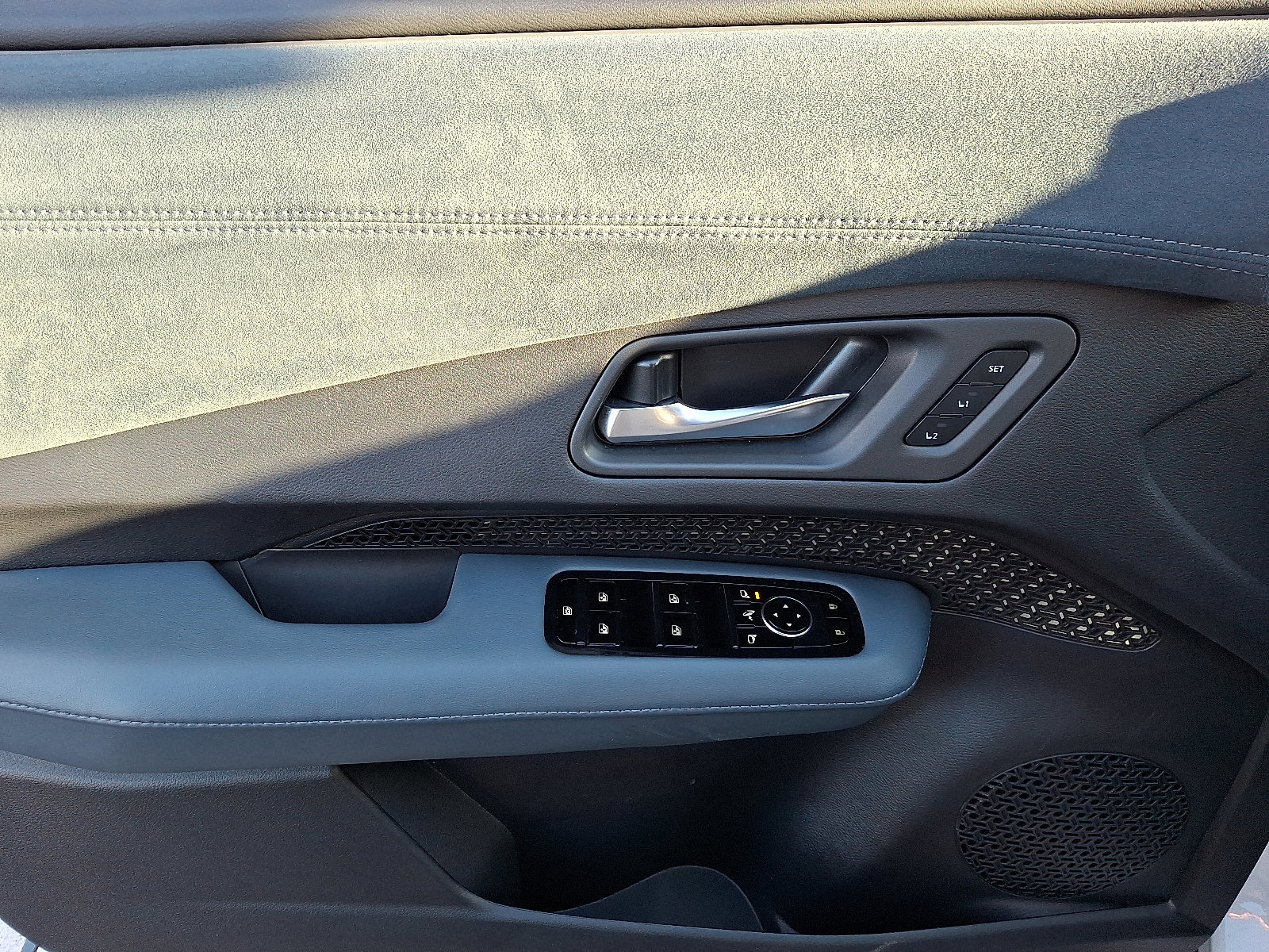 Certified 2024 Nissan Ariya AWD image 12