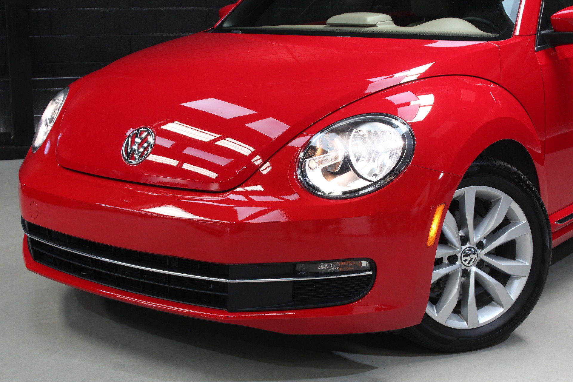 Used 2014 Volkswagen Beetle TDI FWD image 5