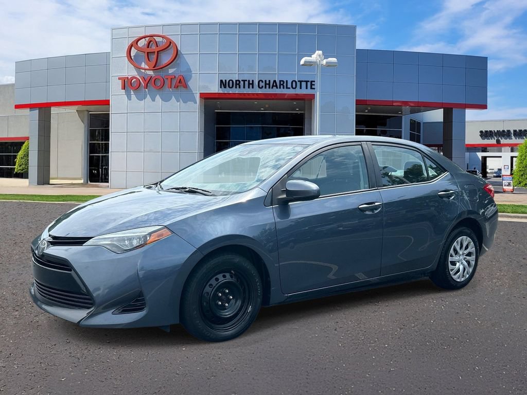 Used 2018 Toyota Corolla LE FWD image 3