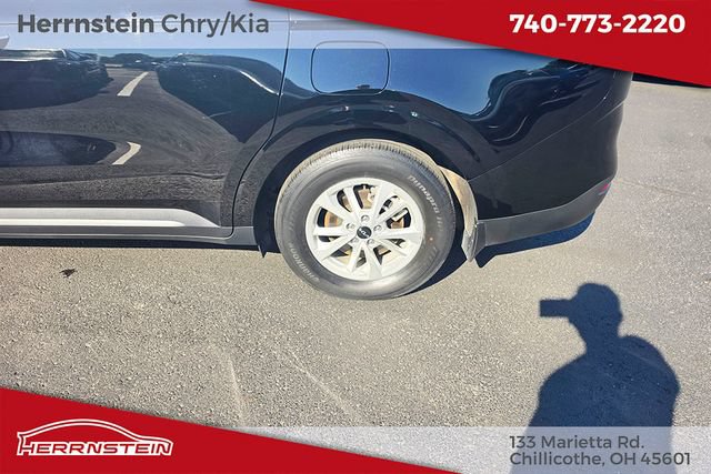 Used 2024 Kia Carnival LX FWD image 24