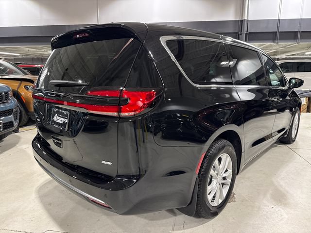 New 2027 Chrysler Pacifica Select w/ Family Tech Group AWD/4WD image 10
