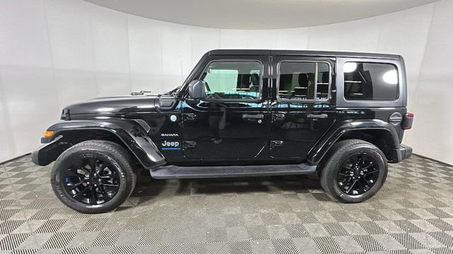 Used 2023 Jeep Wrangler Unlimited Sahara w/ Cold Weather Group AWD/4WD image 6