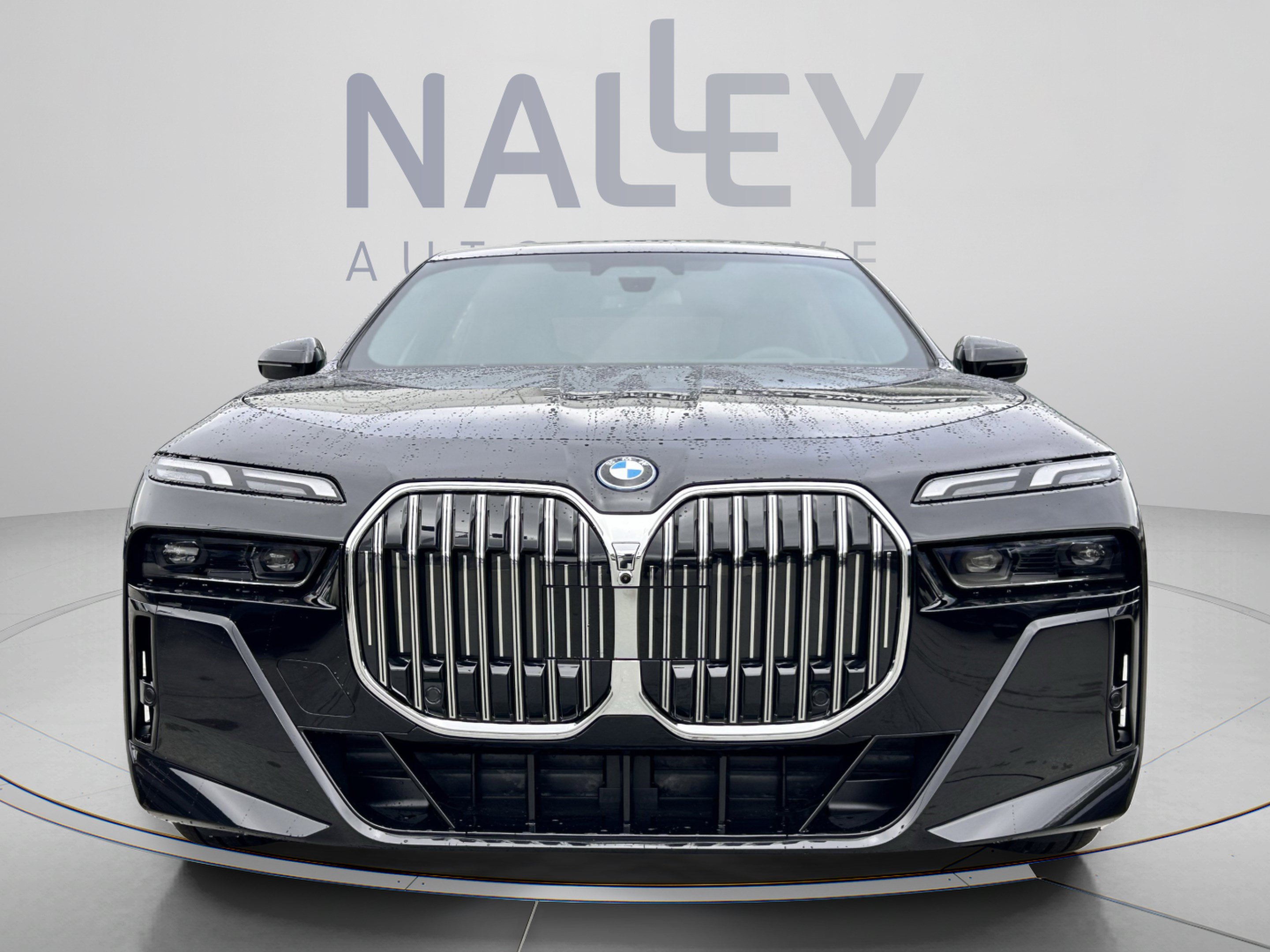 Used 2026 BMW 750e xDrive AWD/4WD image 7