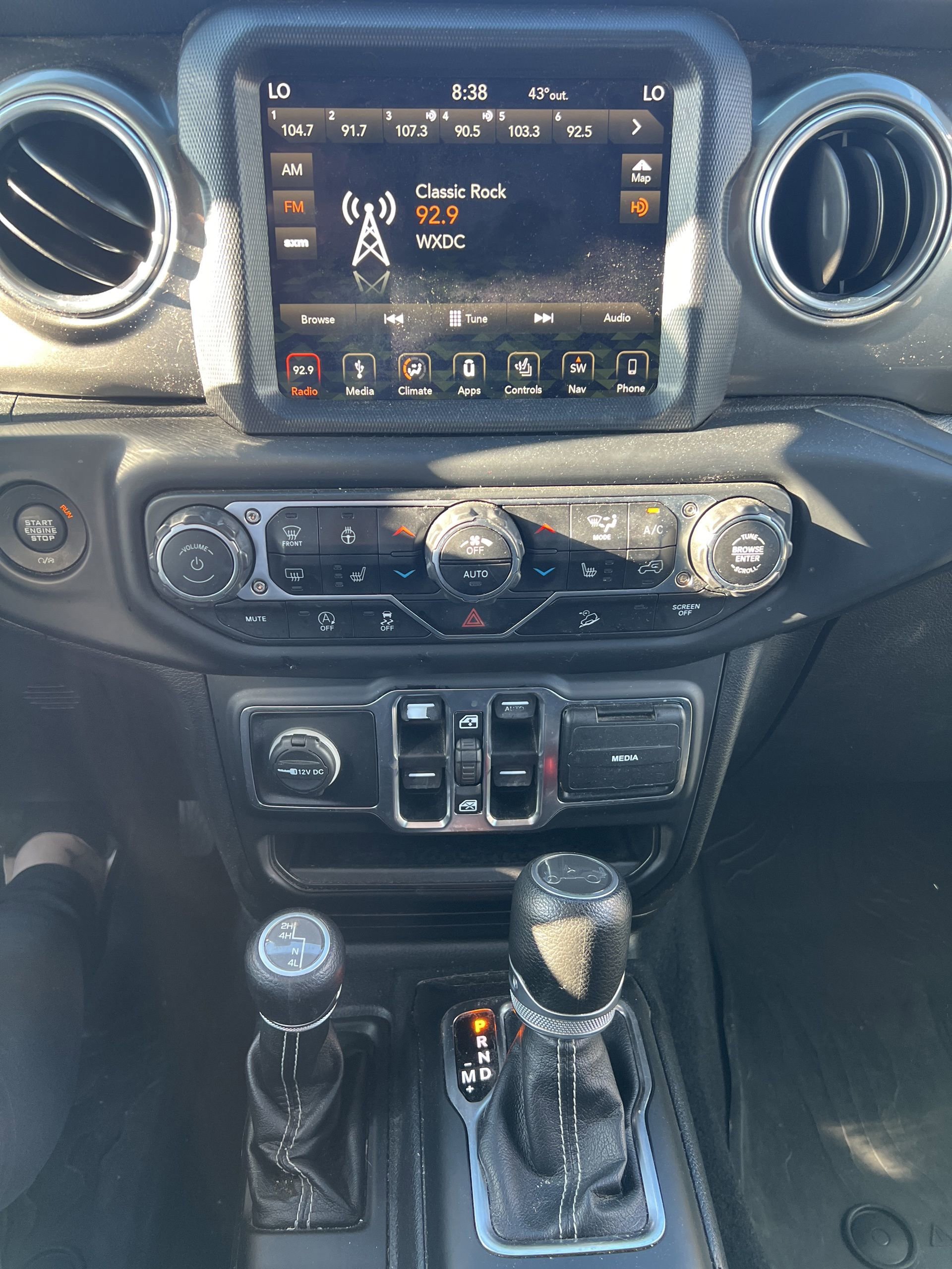 Used 2019 Jeep Wrangler Unlimited Sahara AWD/4WD image 13