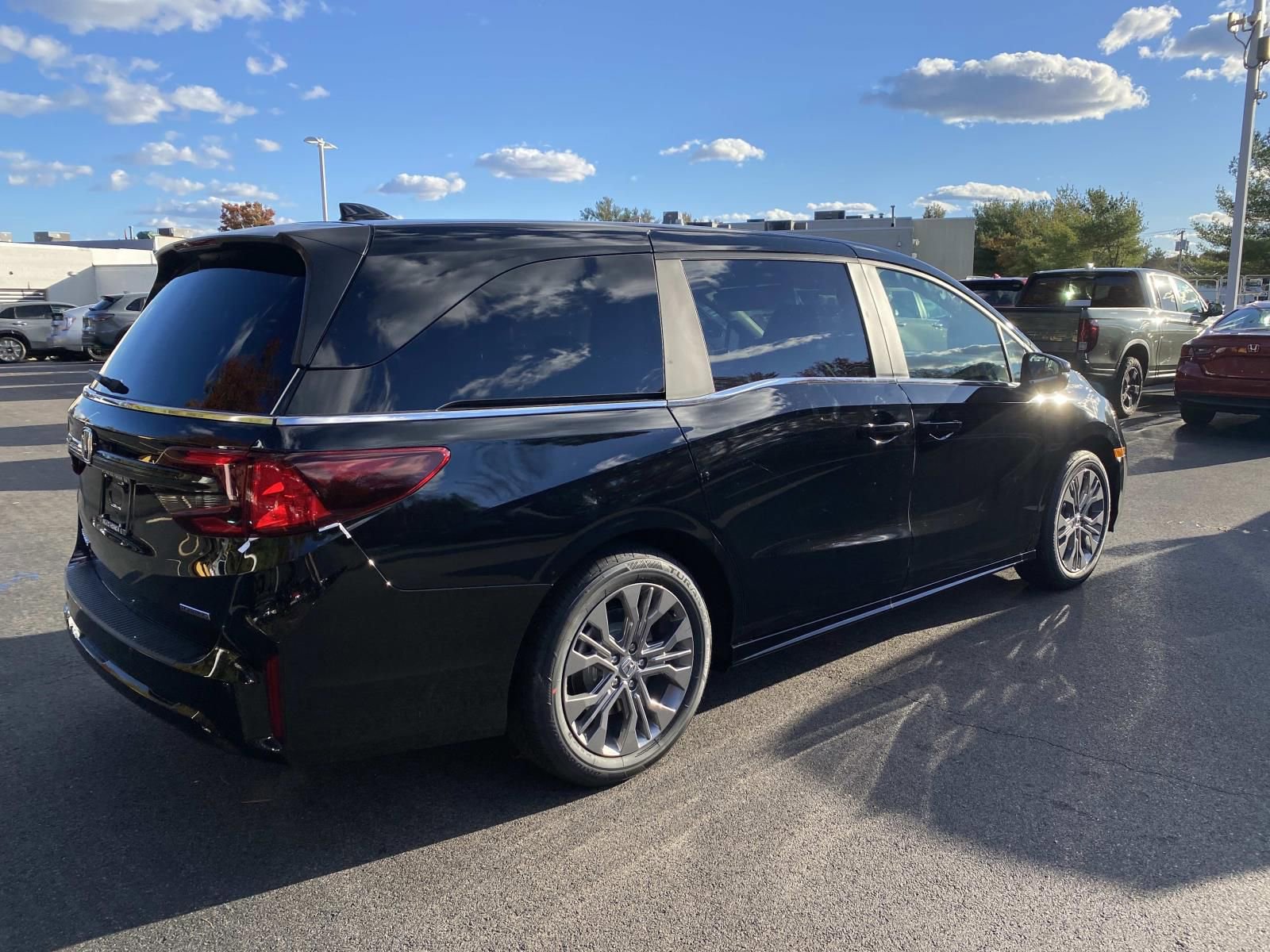 New 2026 Honda Odyssey Touring image 4