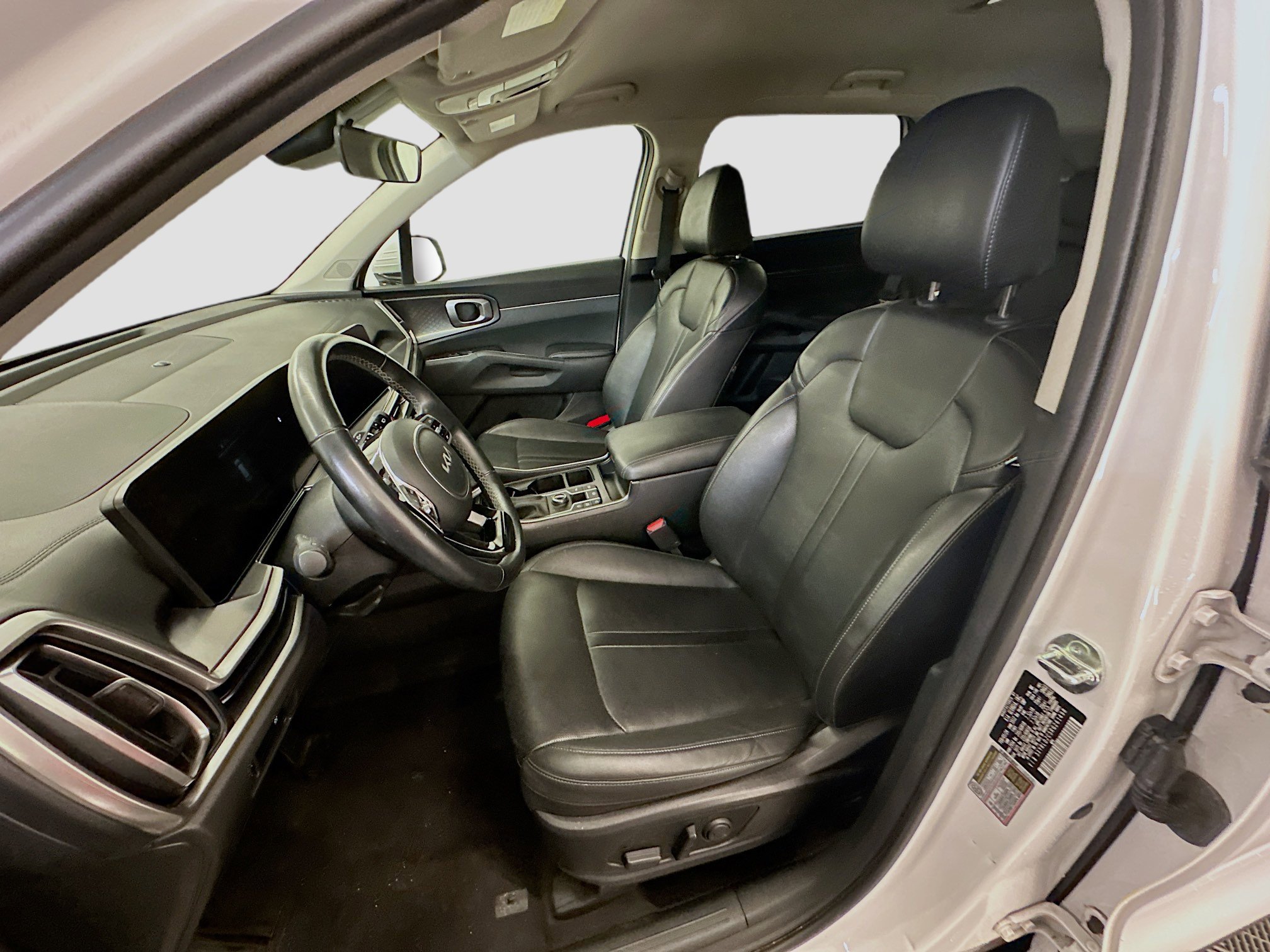 Used 2024 Kia Sorento S image 13