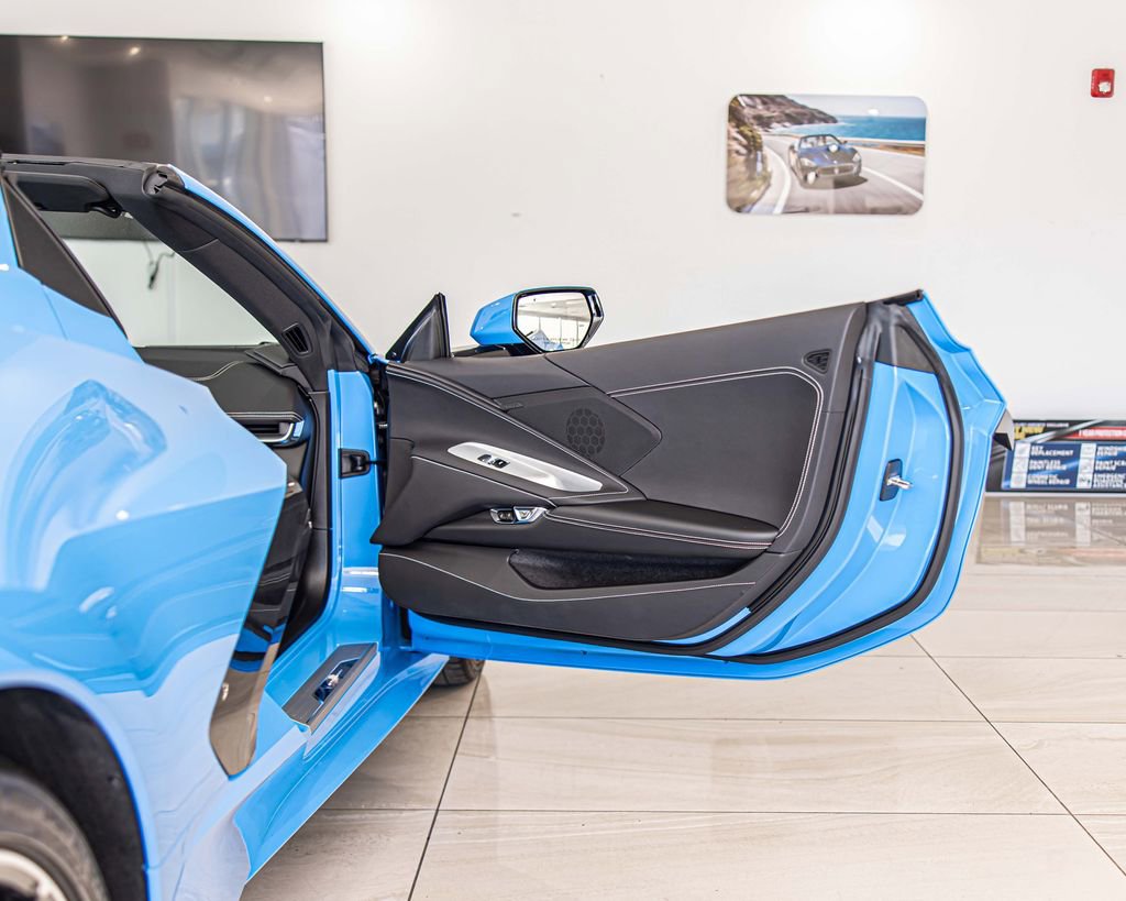 Used 2021 Chevrolet Corvette Stingray Convertible w/ 1LT image 32