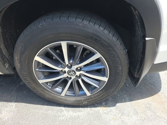 Used 2017 Toyota Highlander XLE FWD image 13