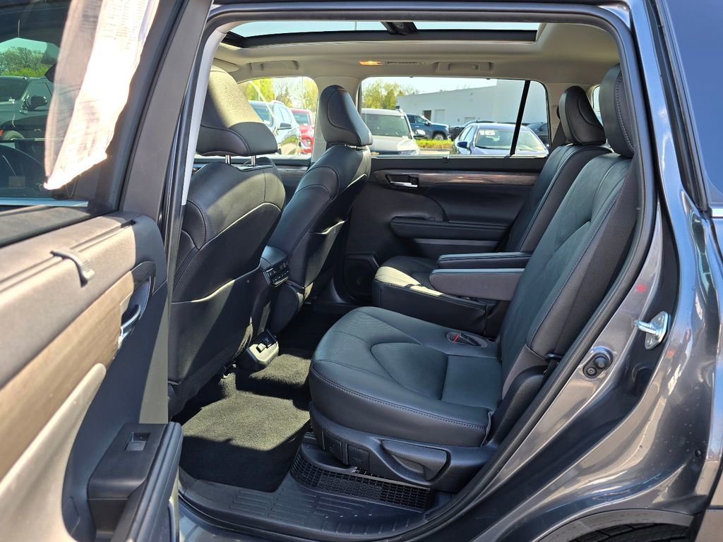 Used 2020 Toyota Highlander Platinum AWD/4WD image 26