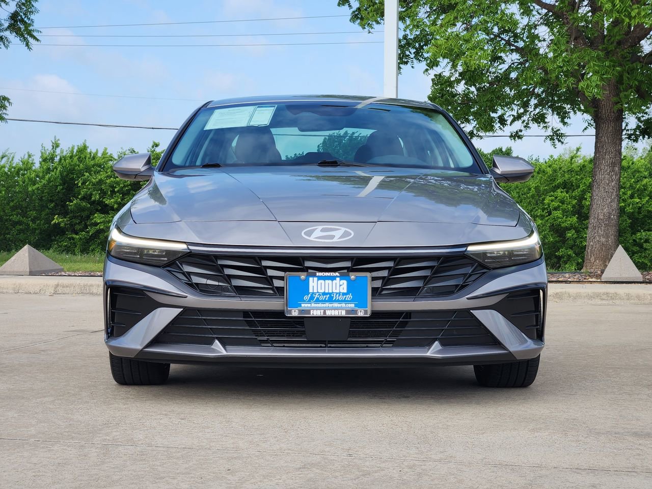 Used 2025 Hyundai Elantra SEL FWD image 2