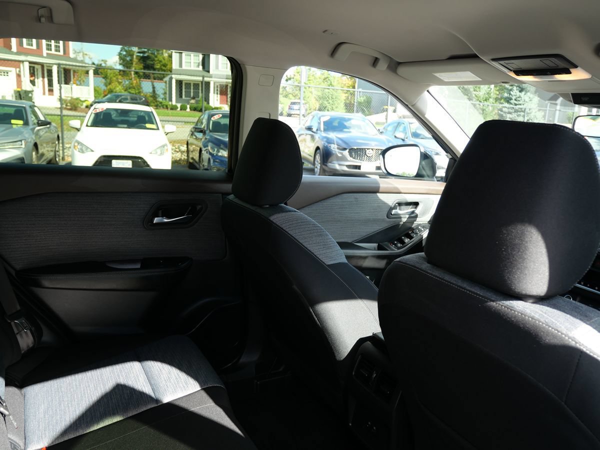 Used 2023 Nissan Rogue SV AWD/4WD image 25