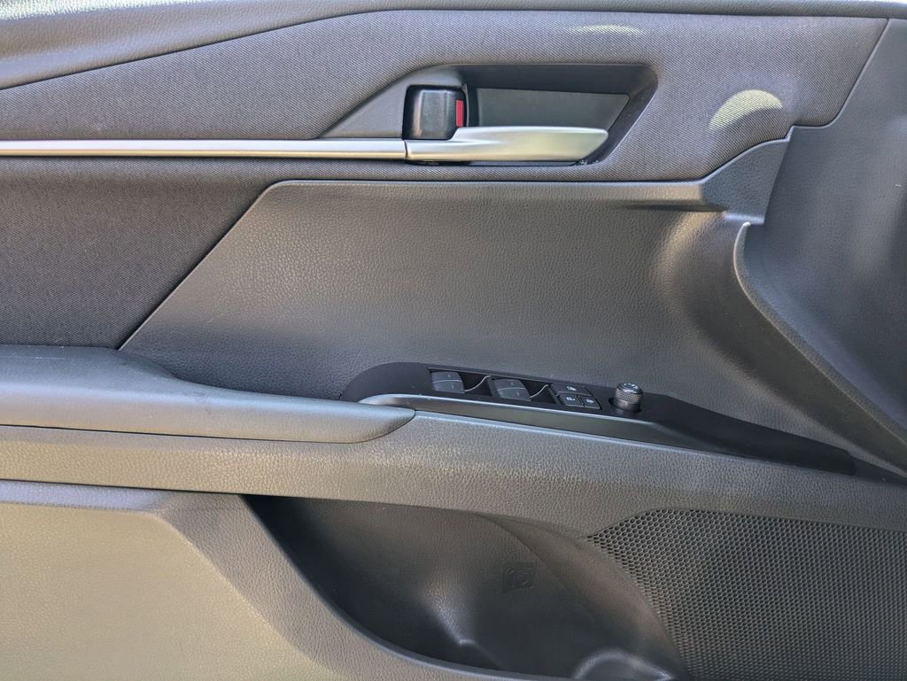 Used 2025 Toyota Camry LE image 13