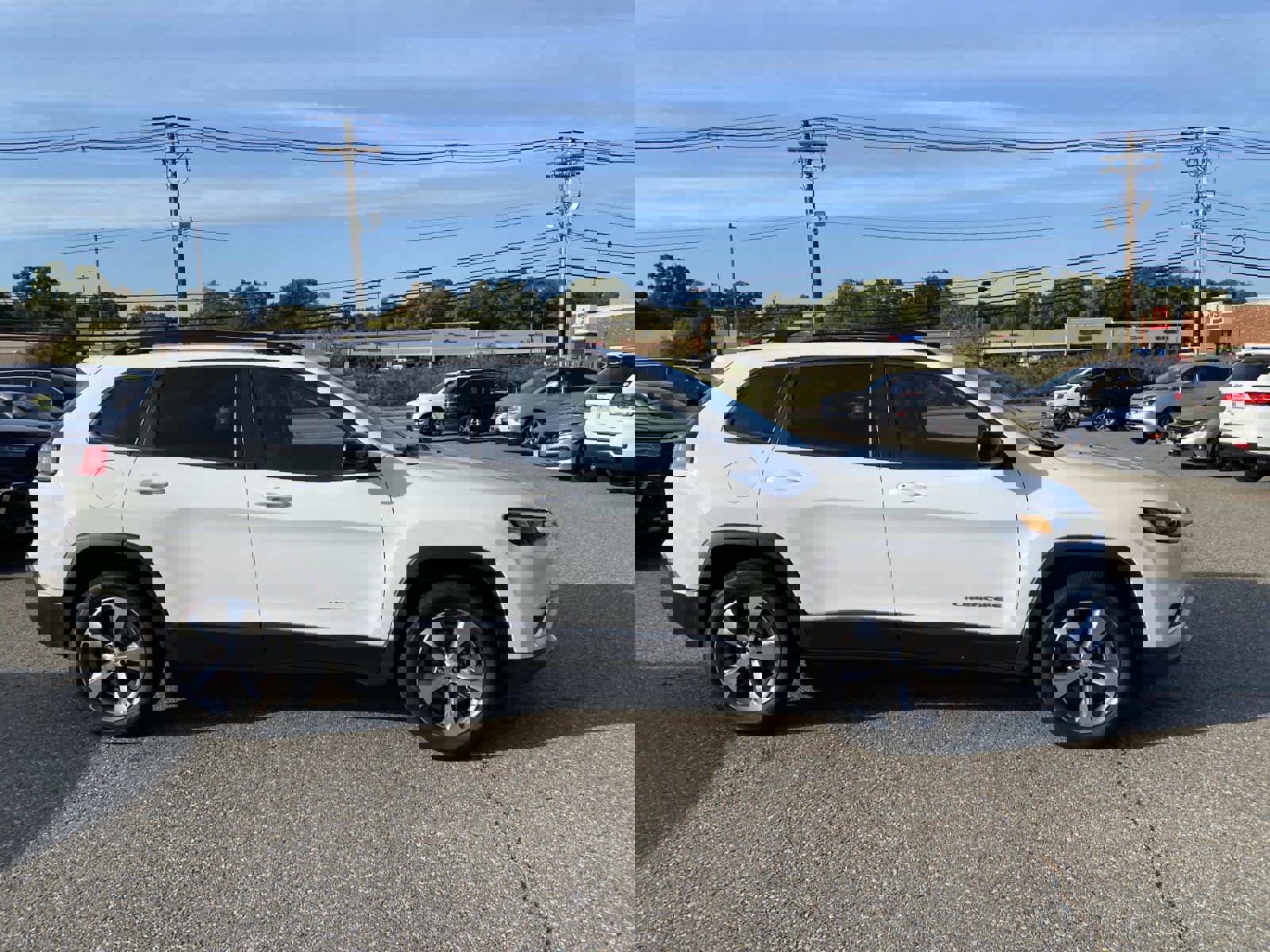 Certified 2022 Jeep Cherokee Limited image 2