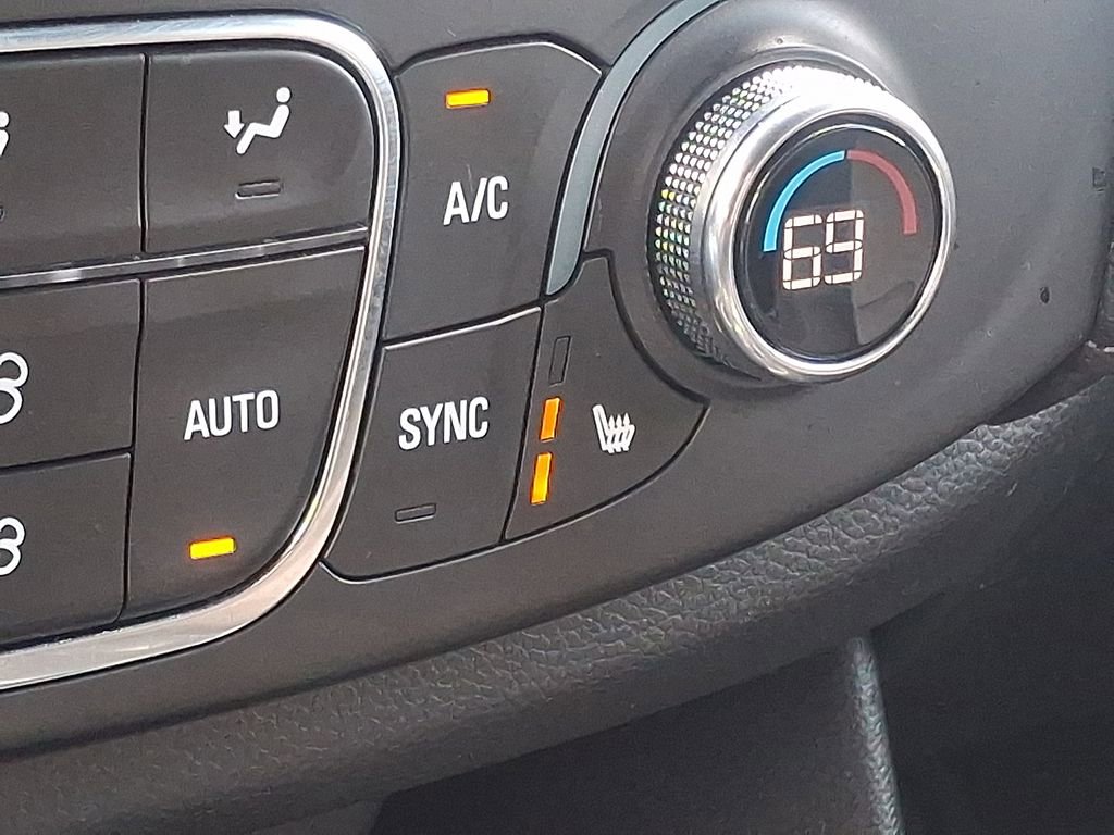 Used 2023 Chevrolet Traverse LT AWD/4WD image 23